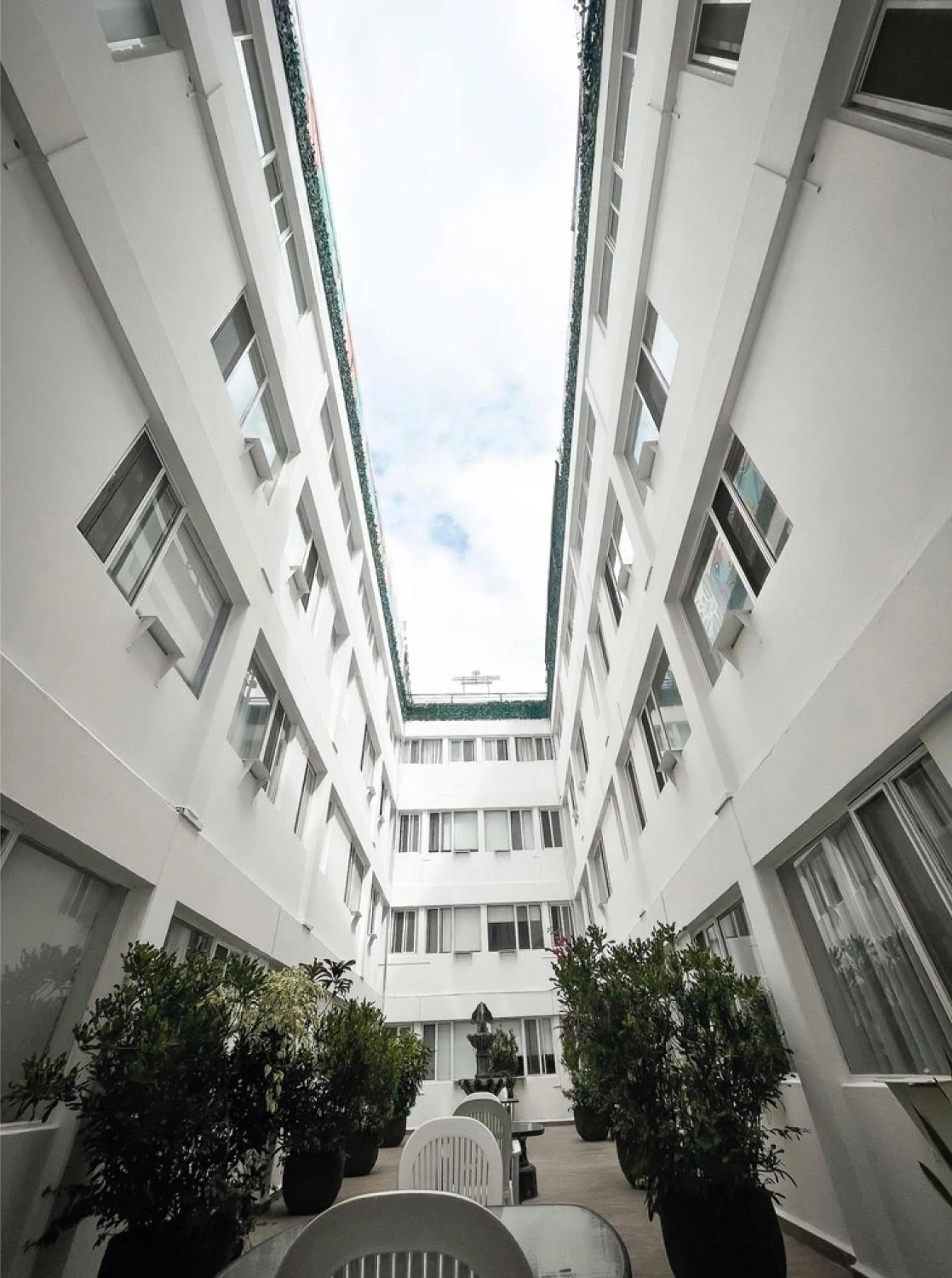 Inner courtyard view in Hi Hotel Impala Queretaro