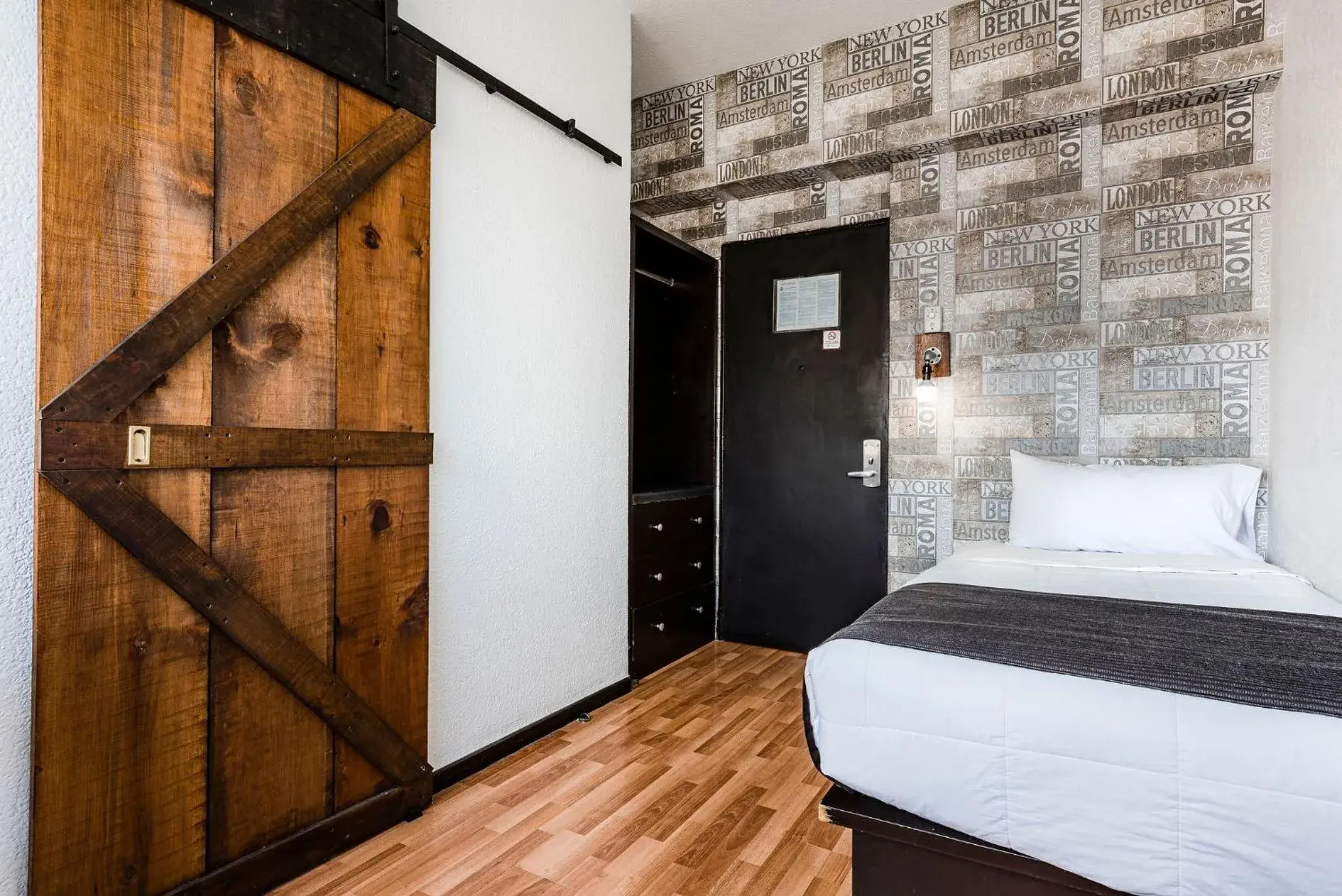 Photo of the whole room, Bed in Hi Hotel Impala Queretaro Photo of the whole room, Bed in Hi Hotel Impala Queretaro