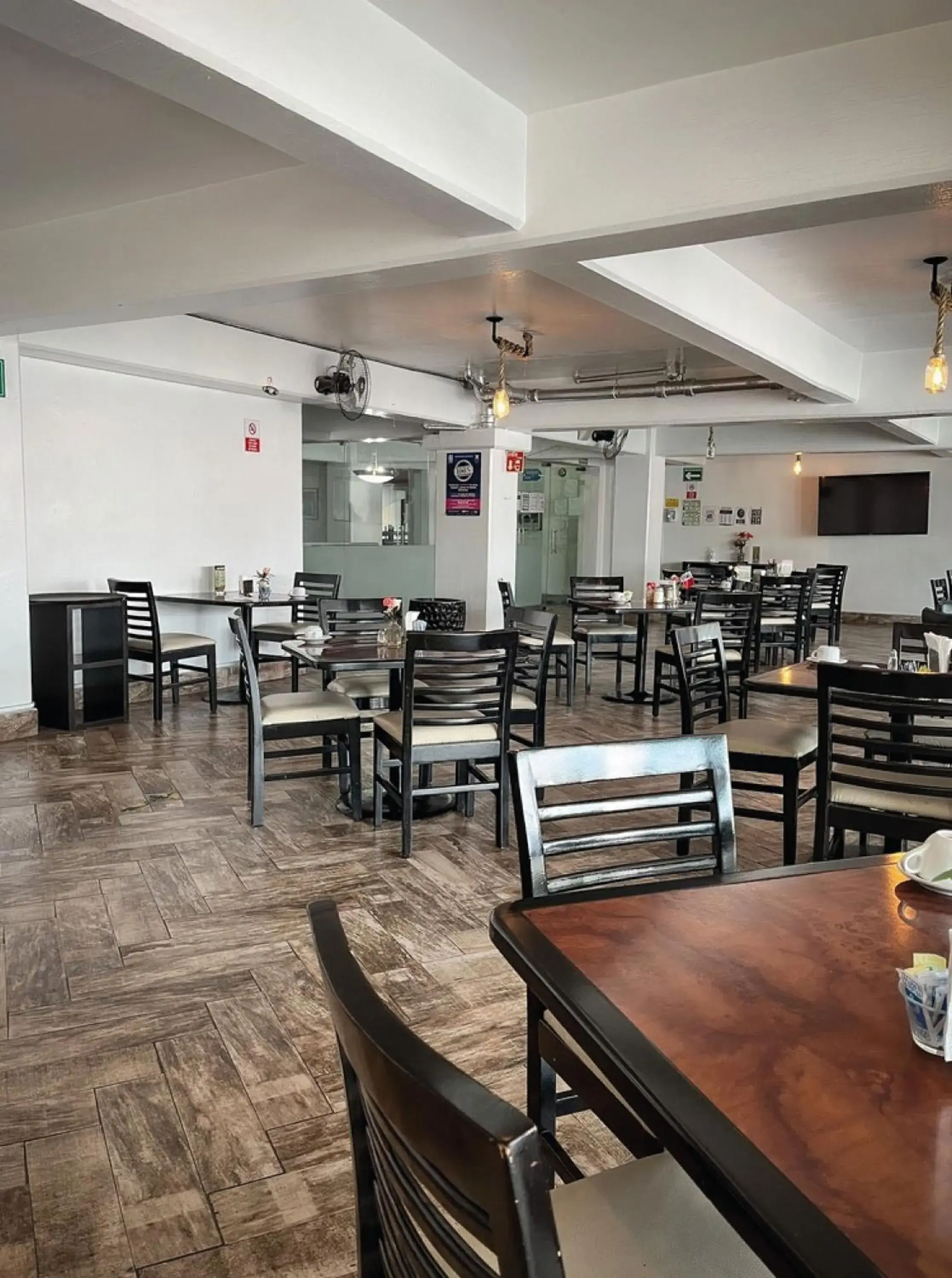 Restaurant/places to eat in Hi Hotel Impala Queretaro Restaurant/places to eat in Hi Hotel Impala Queretaro