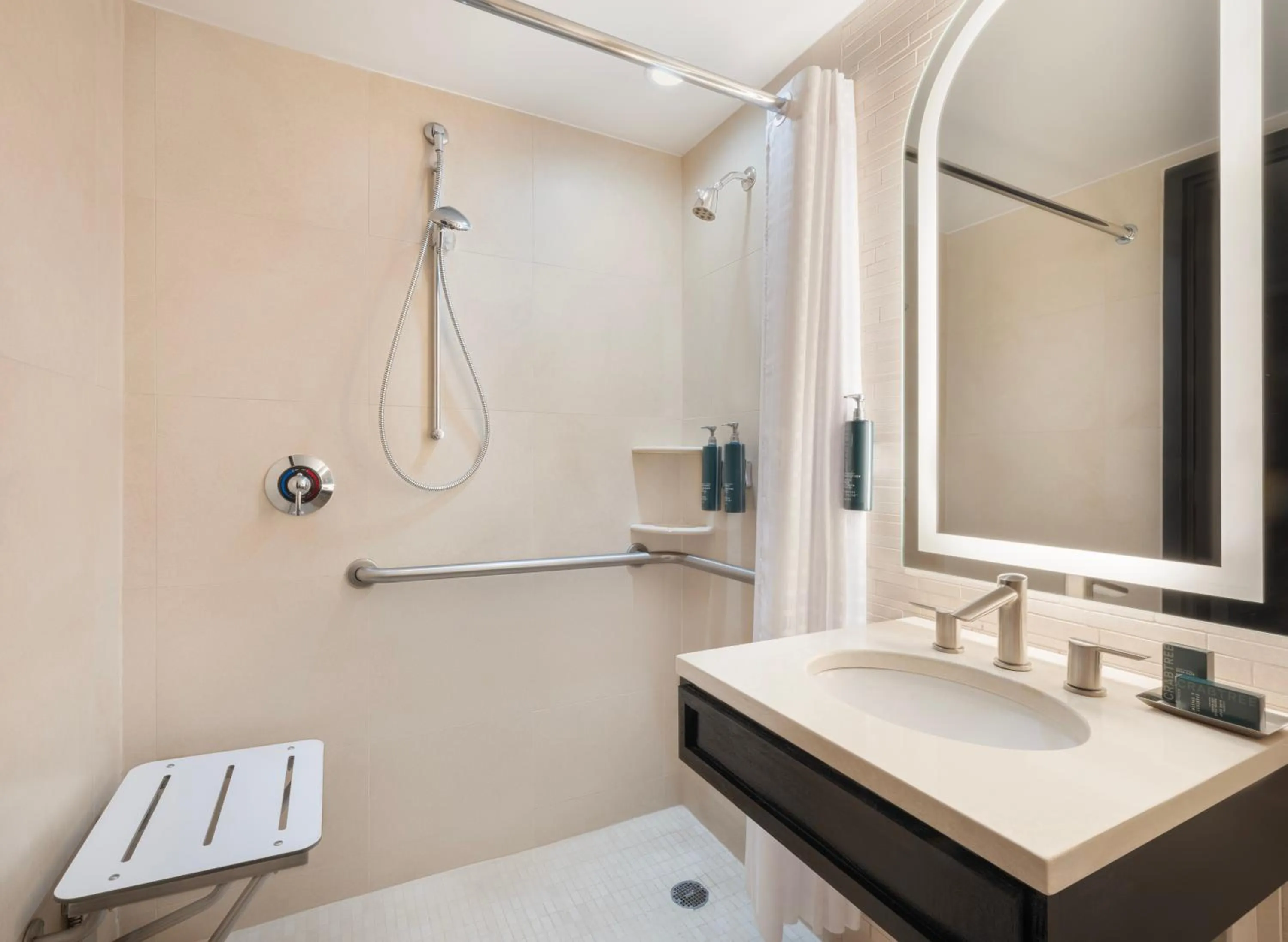 Shower in Hilton New York Fashion District