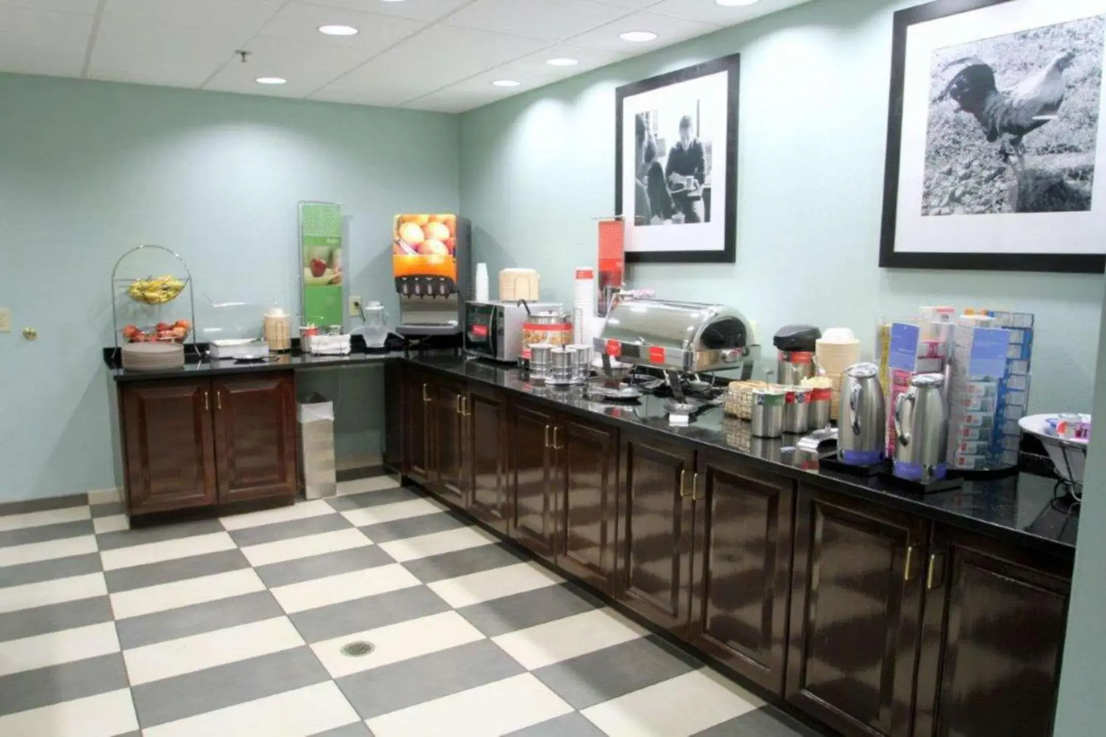 Dining area in Hampton Inn Williamston Dining area in Hampton Inn Williamston