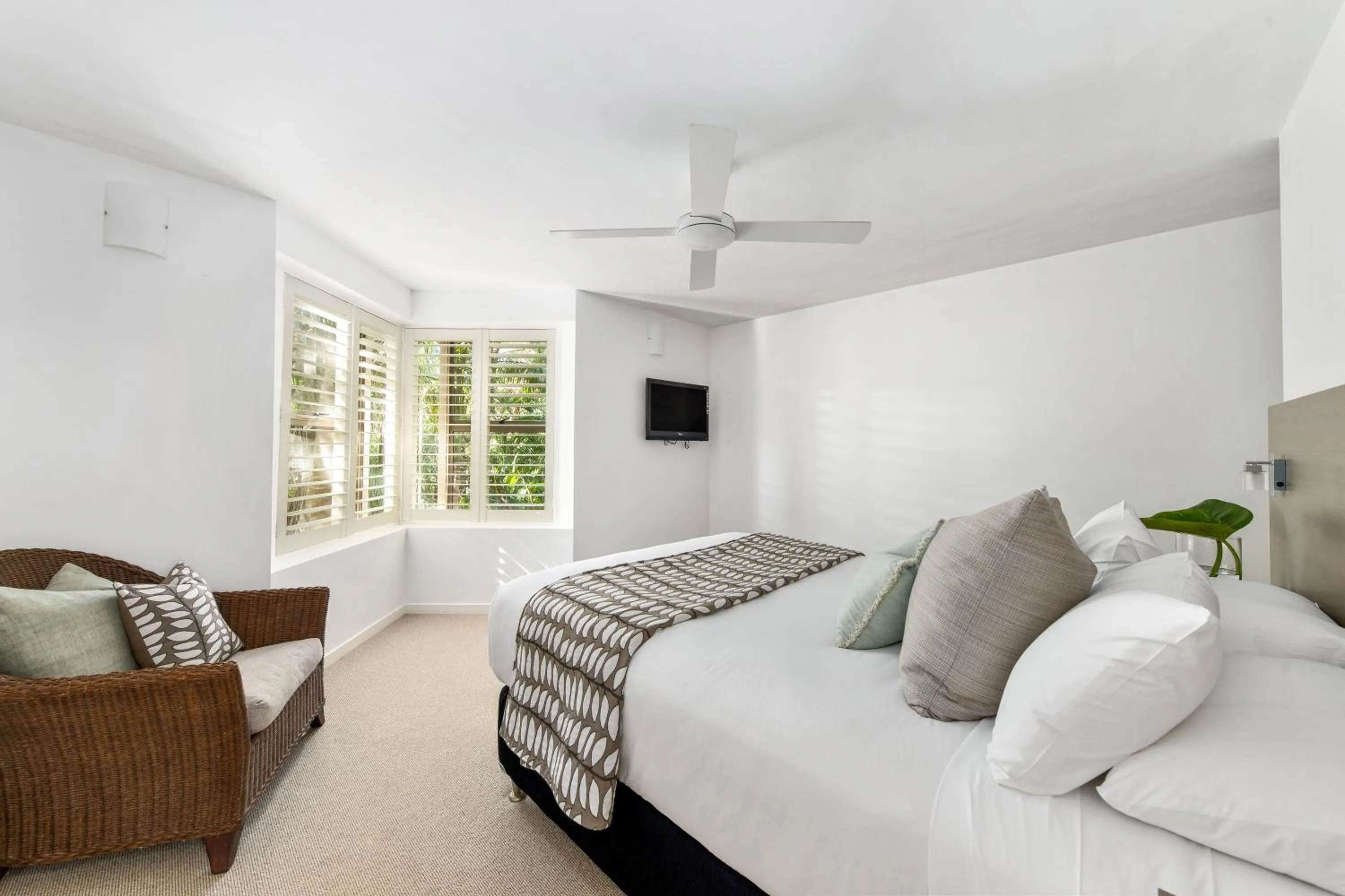 Bed in Alderly 9 3BR, Near Little Cove Beach