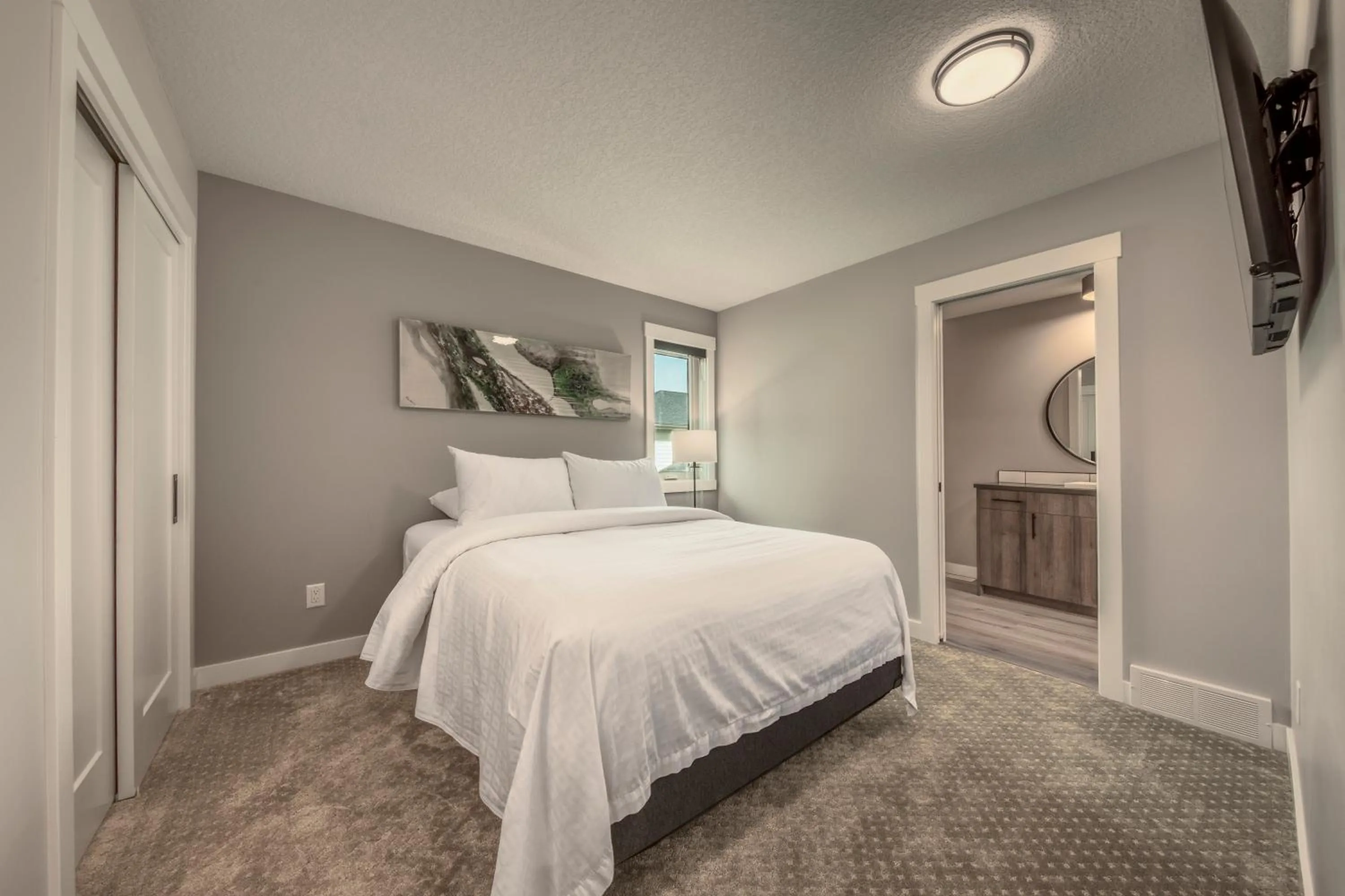 Bedroom, Bed in Bighorn Meadows Resort