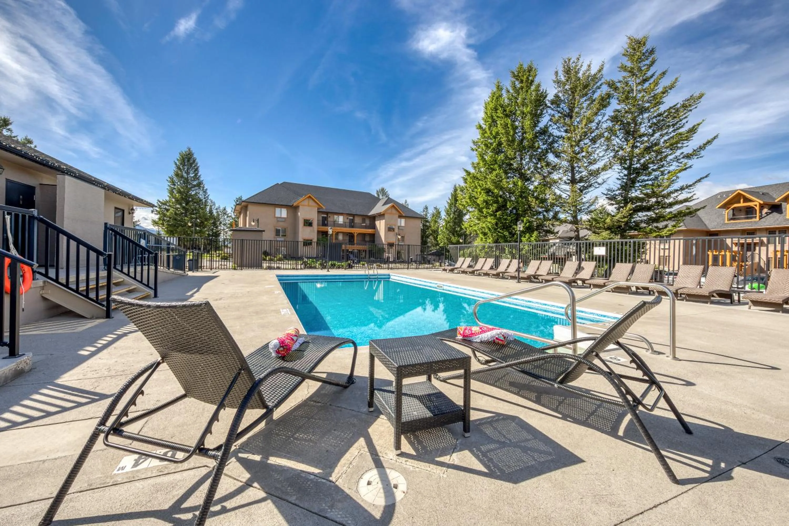 Swimming pool in Bighorn Meadows Resort