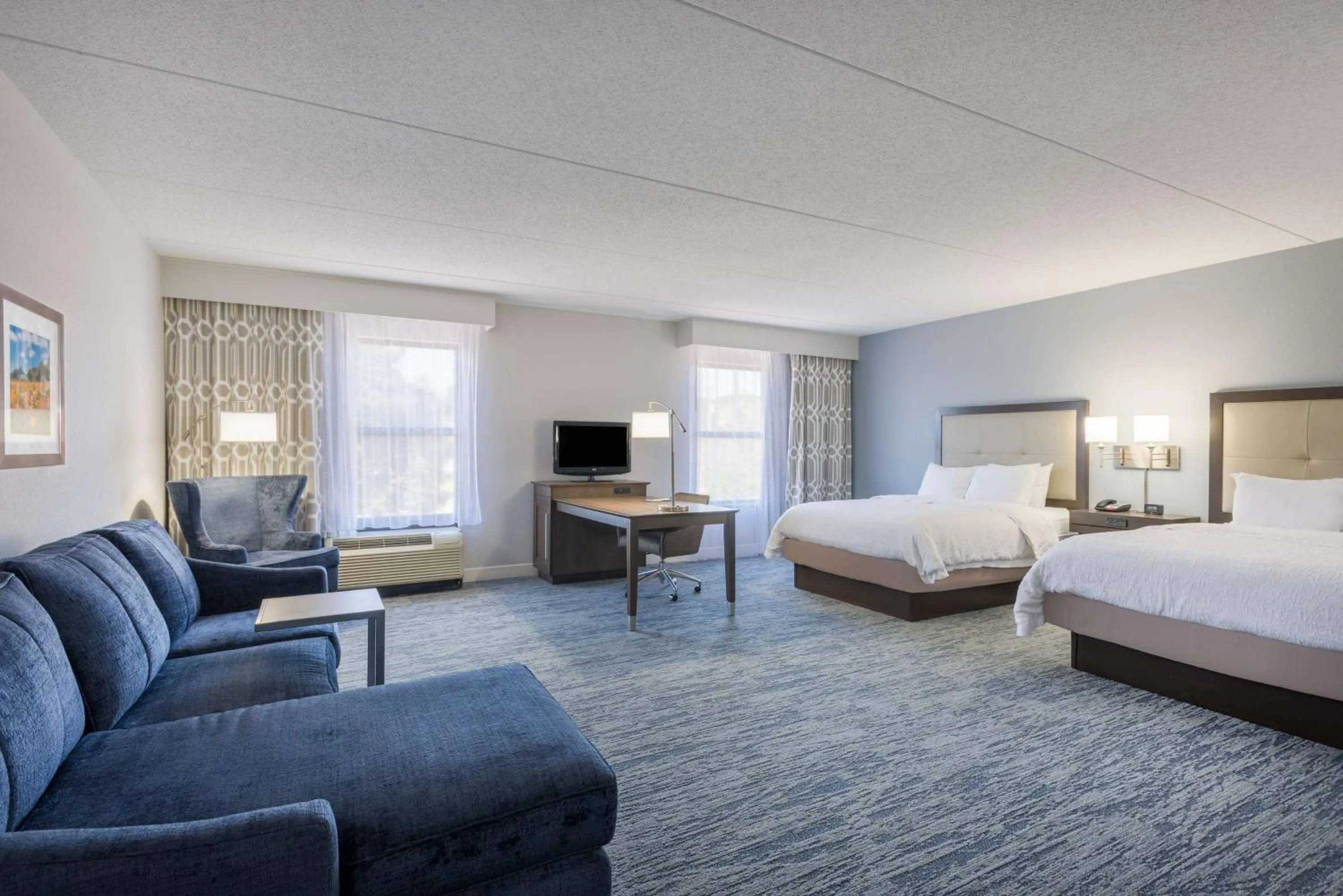 Bedroom, Bed in Hampton Inn Mount Airy