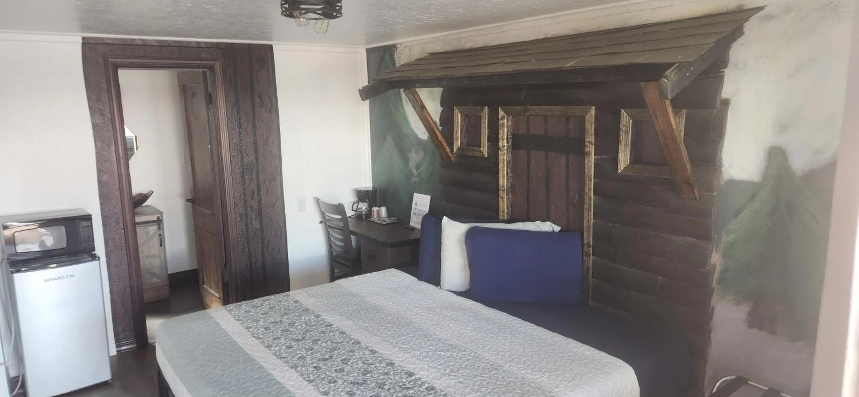 Bed in Brad's Desert Inn