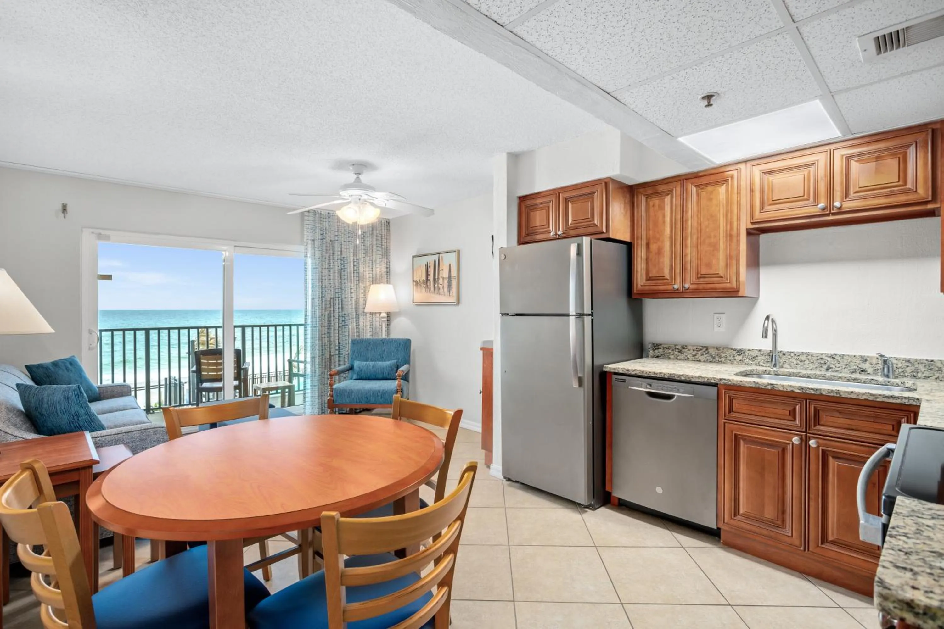 Kitchen or kitchenette in Tropic Sun Towers