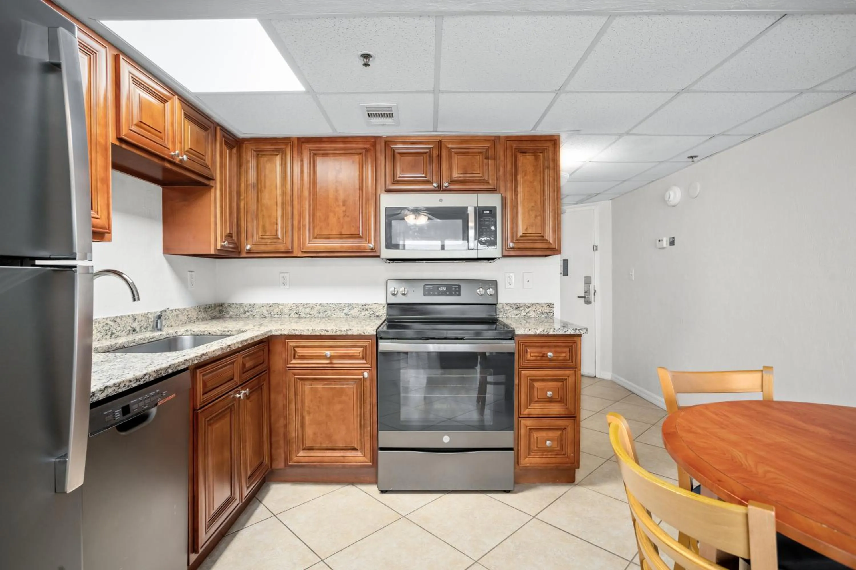 Kitchen or kitchenette in Tropic Sun Towers