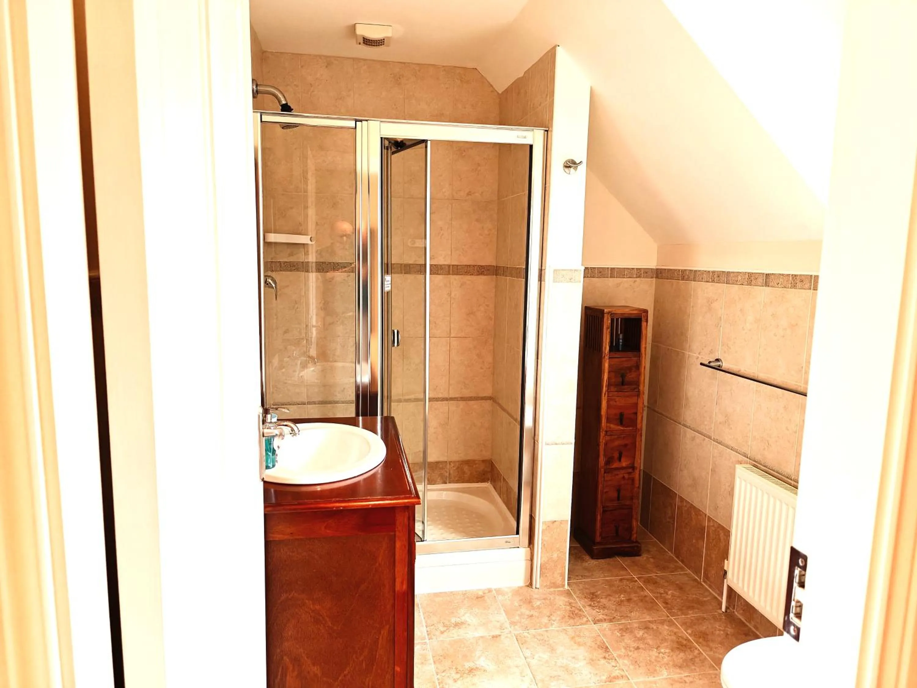 Shower in Álaind Lodges, Sneem