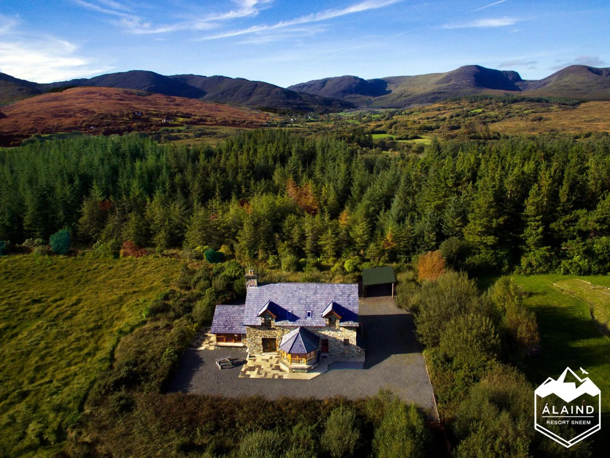Property building in Álaind Lodges, Sneem