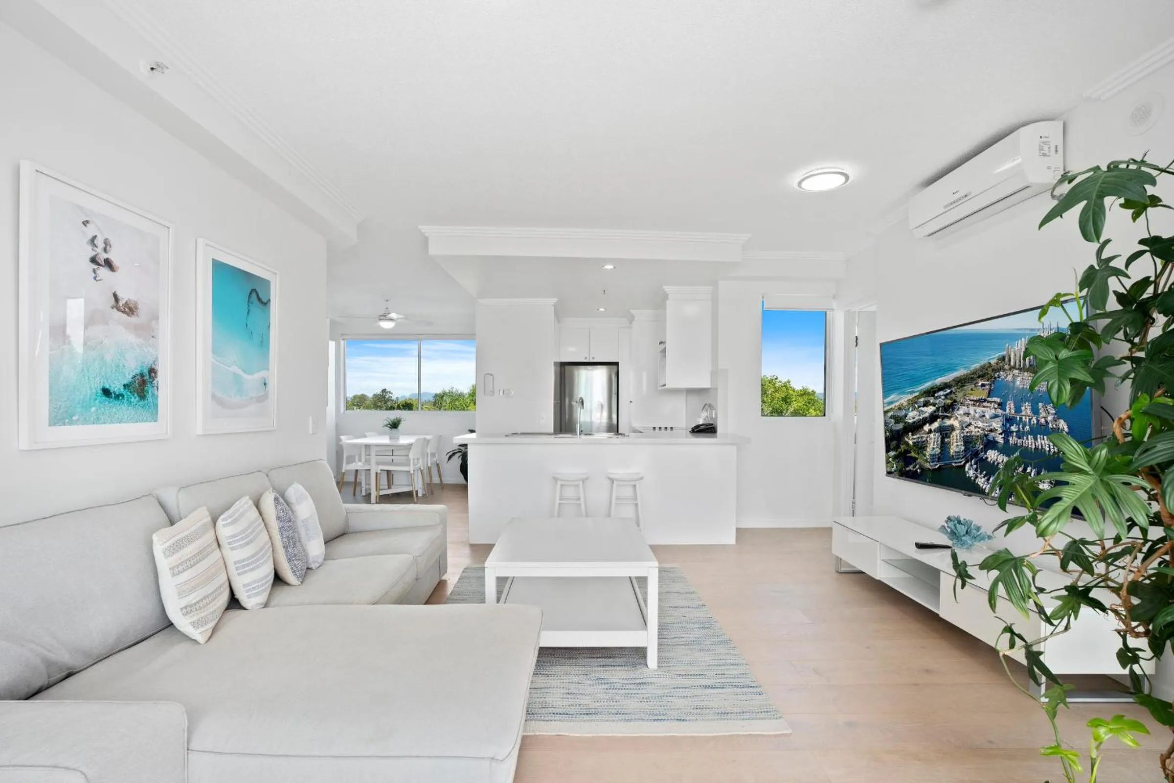 Living room in Crystal Bay On The Broadwater
