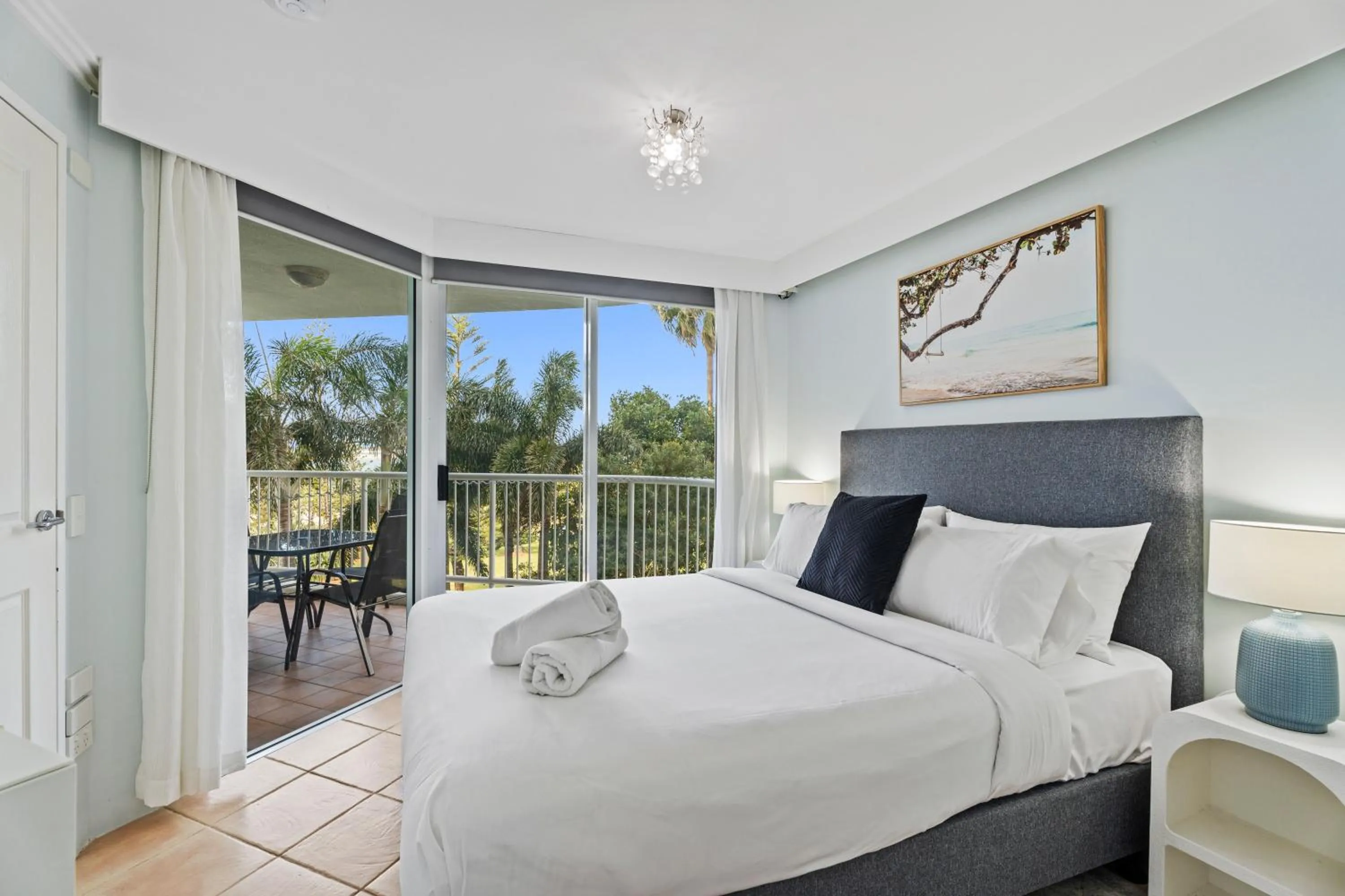 Bedroom, Bed in Crystal Bay On The Broadwater