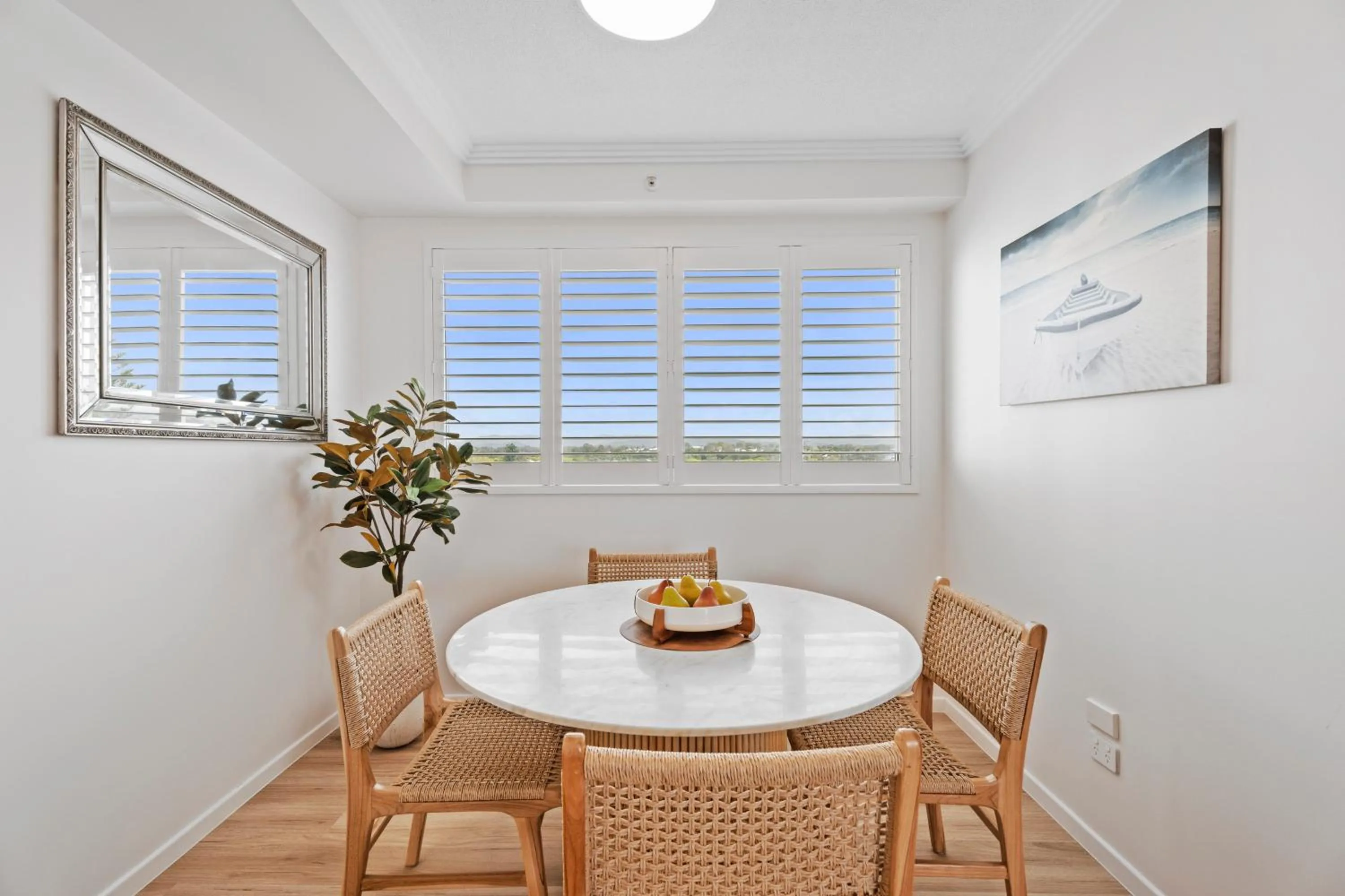 Dining area in Crystal Bay On The Broadwater