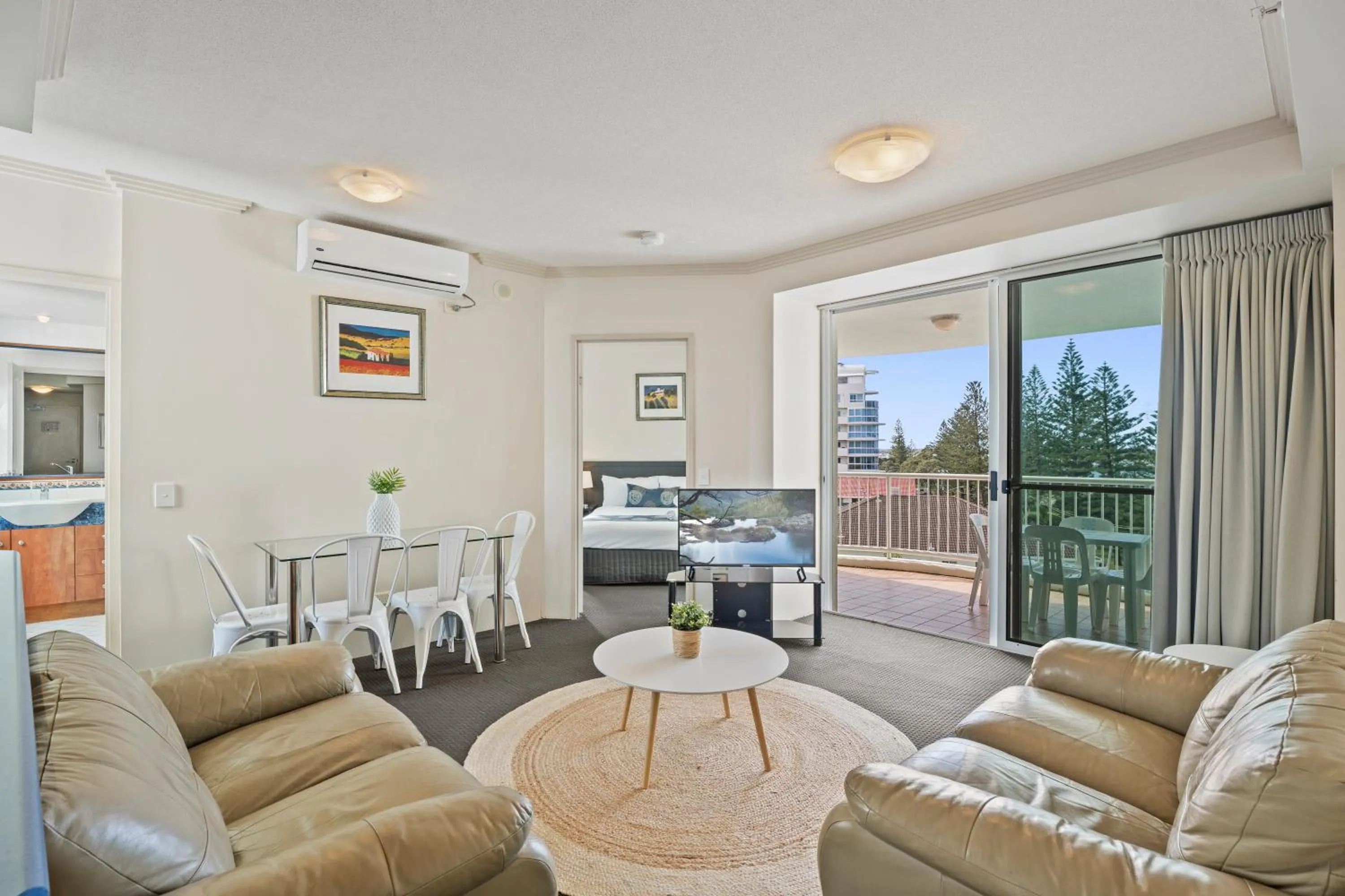 Living room in Crystal Bay On The Broadwater