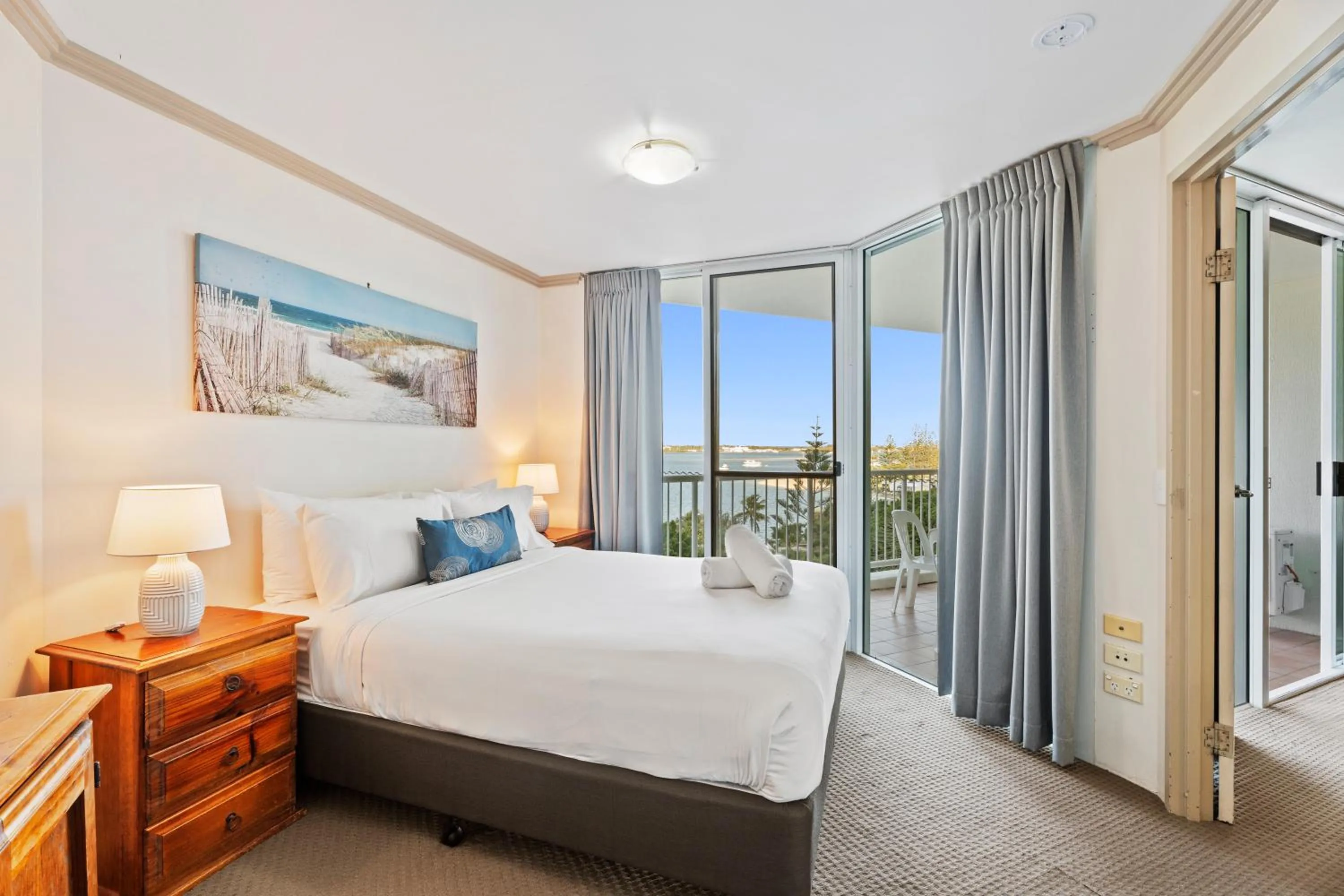 Bedroom, Bed in Crystal Bay On The Broadwater