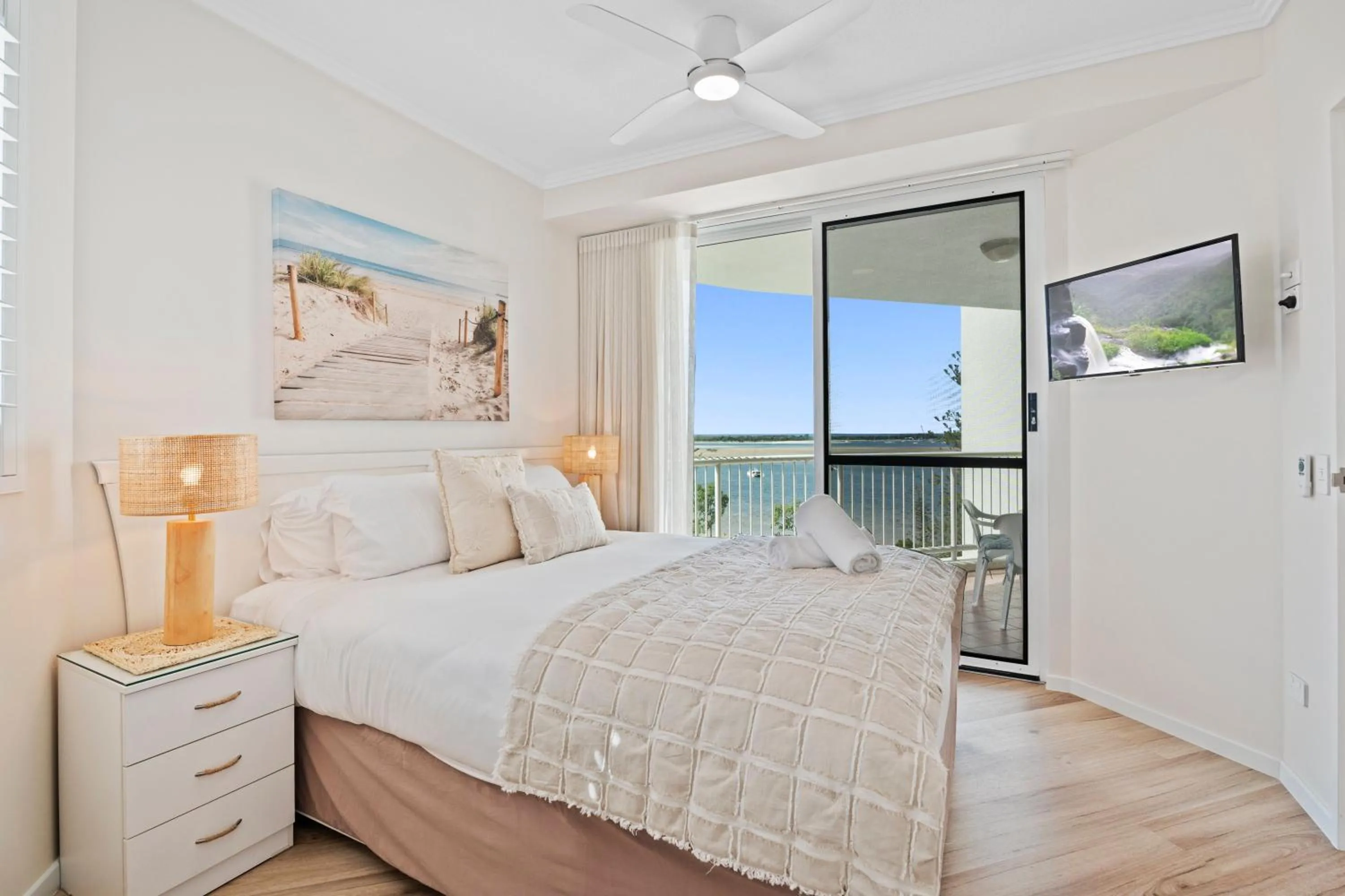 Bedroom, Bed in Crystal Bay On The Broadwater