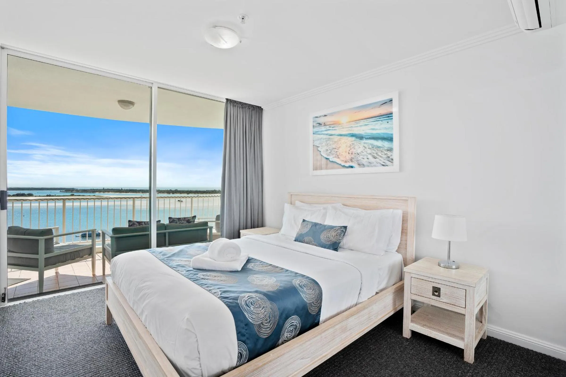 Bedroom, Bed in Crystal Bay On The Broadwater