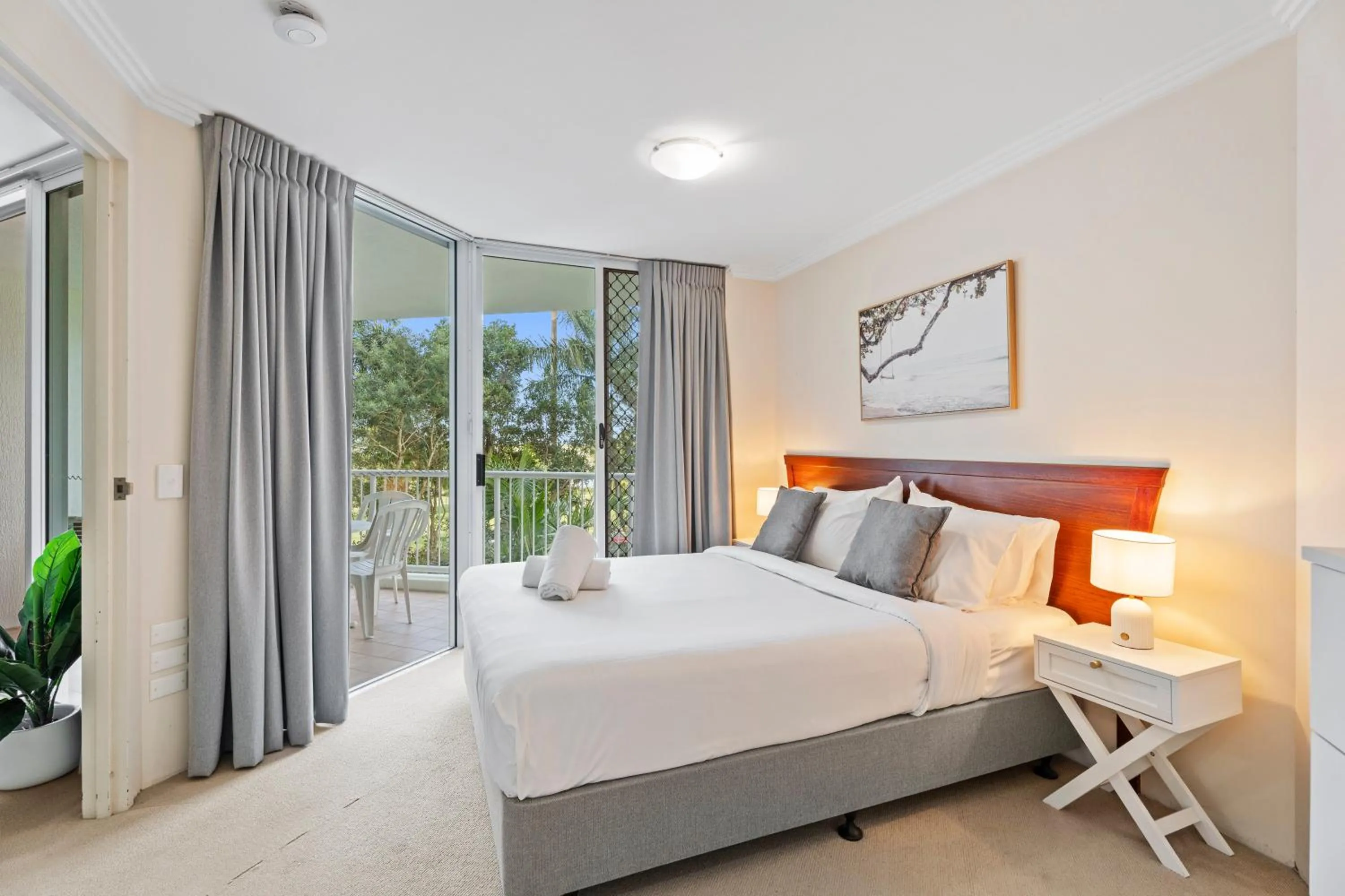 Bedroom, Bed in Crystal Bay On The Broadwater