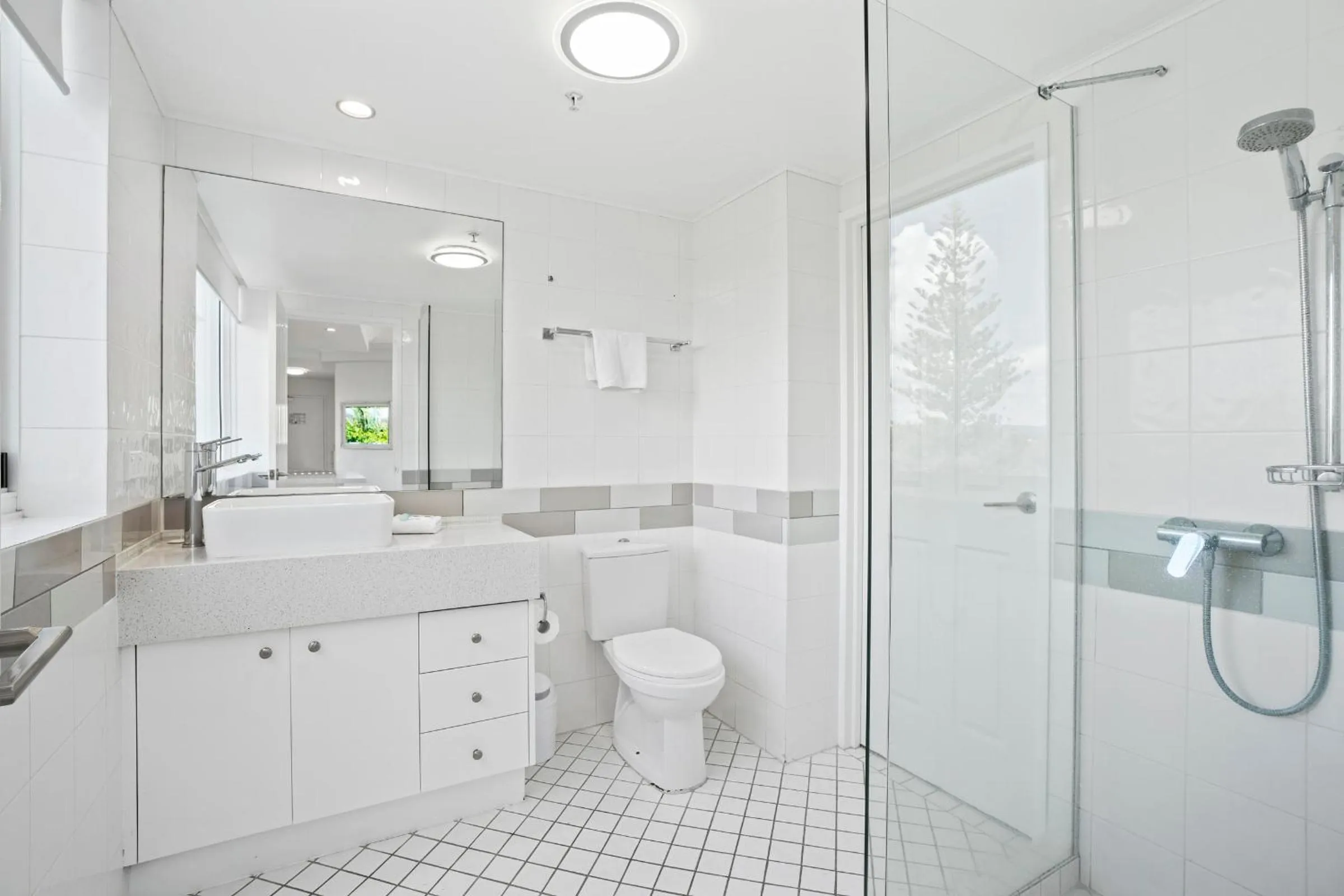 Bathroom in Crystal Bay On The Broadwater