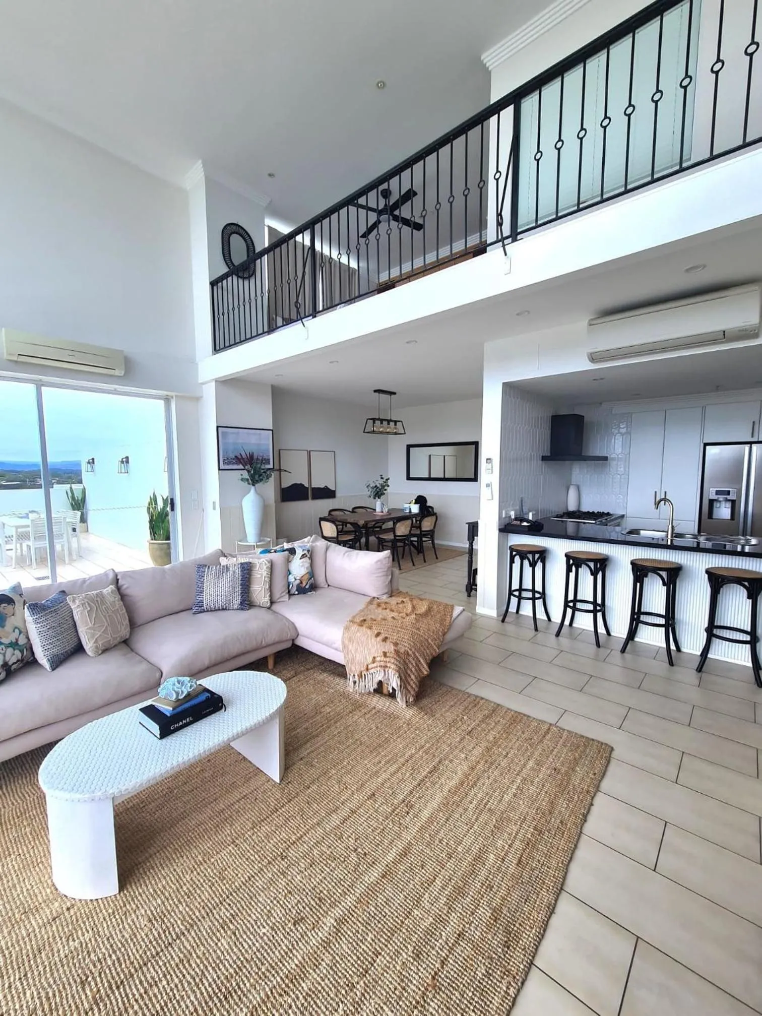 Living room in Crystal Bay On The Broadwater