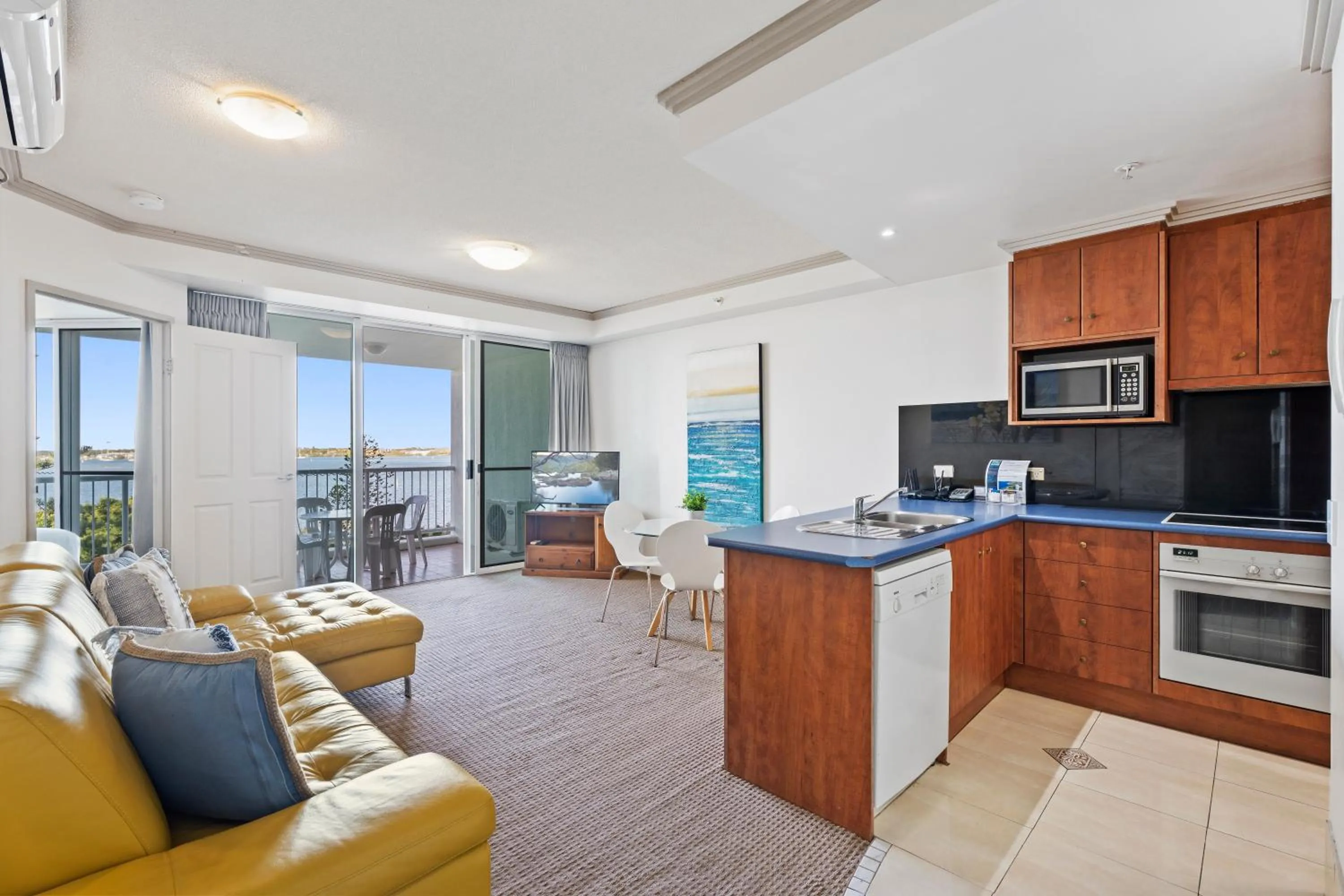 Living room in Crystal Bay On The Broadwater