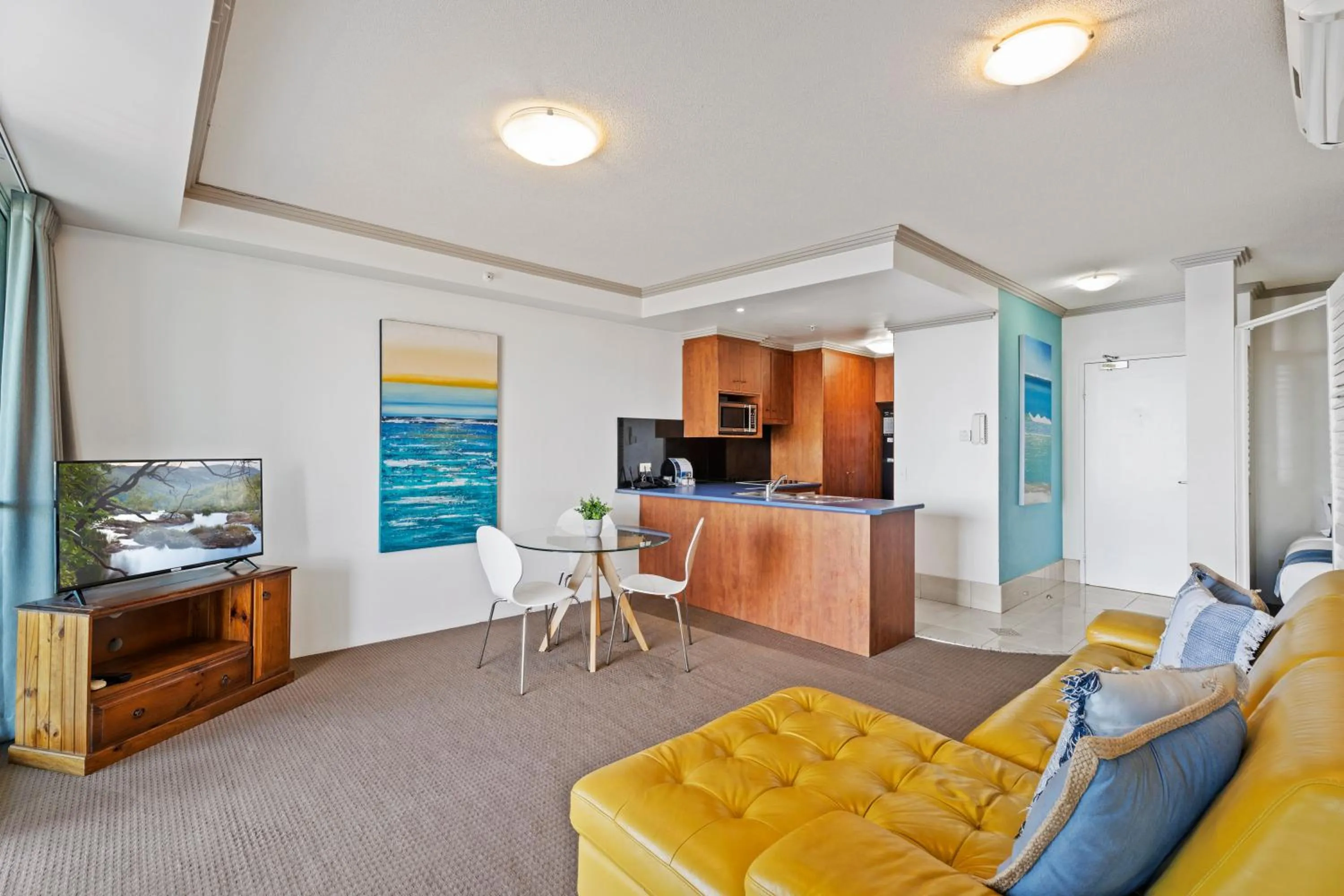 Living room in Crystal Bay On The Broadwater