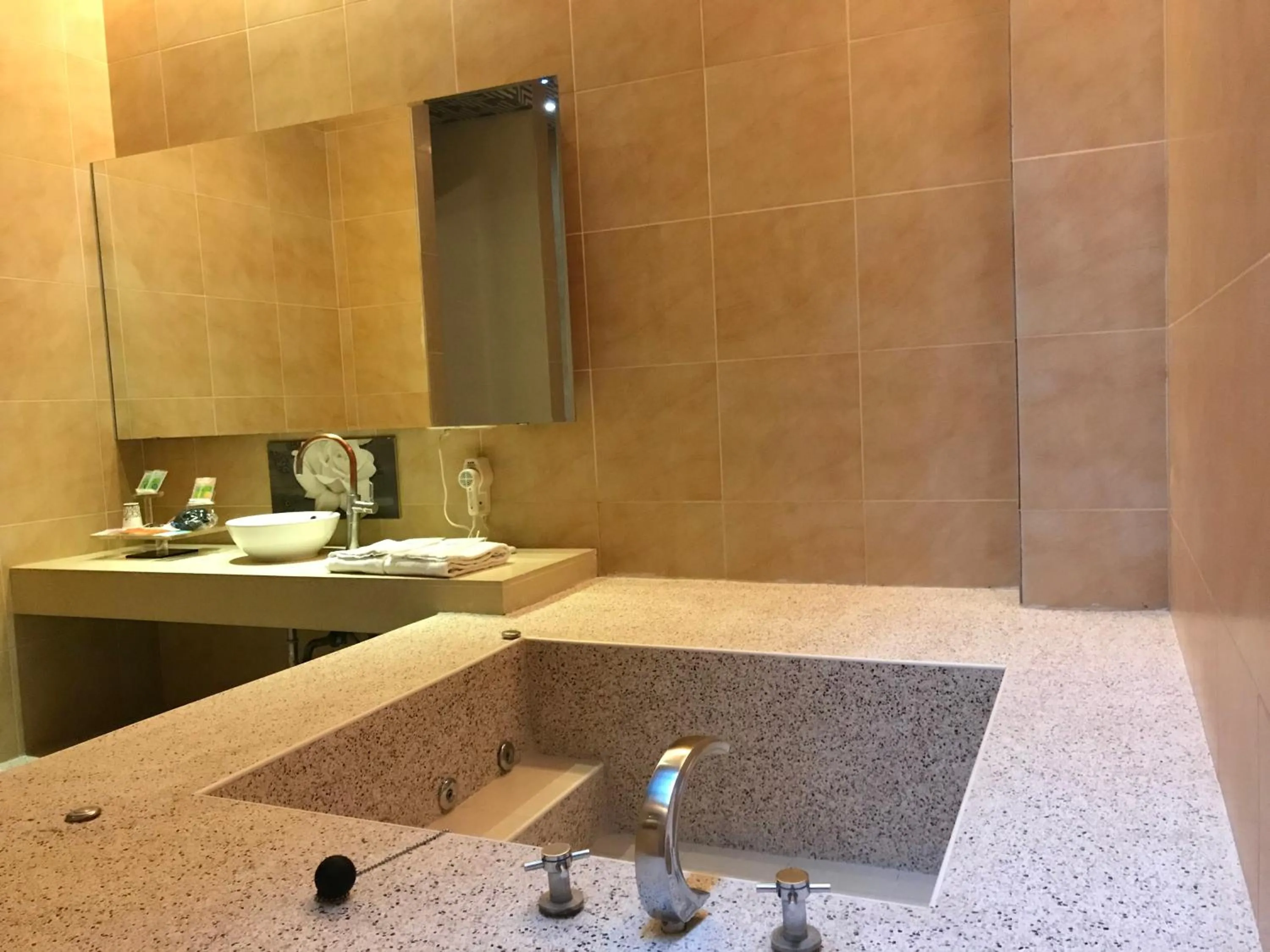 Photo of the whole room in Hiye Fashion Motel