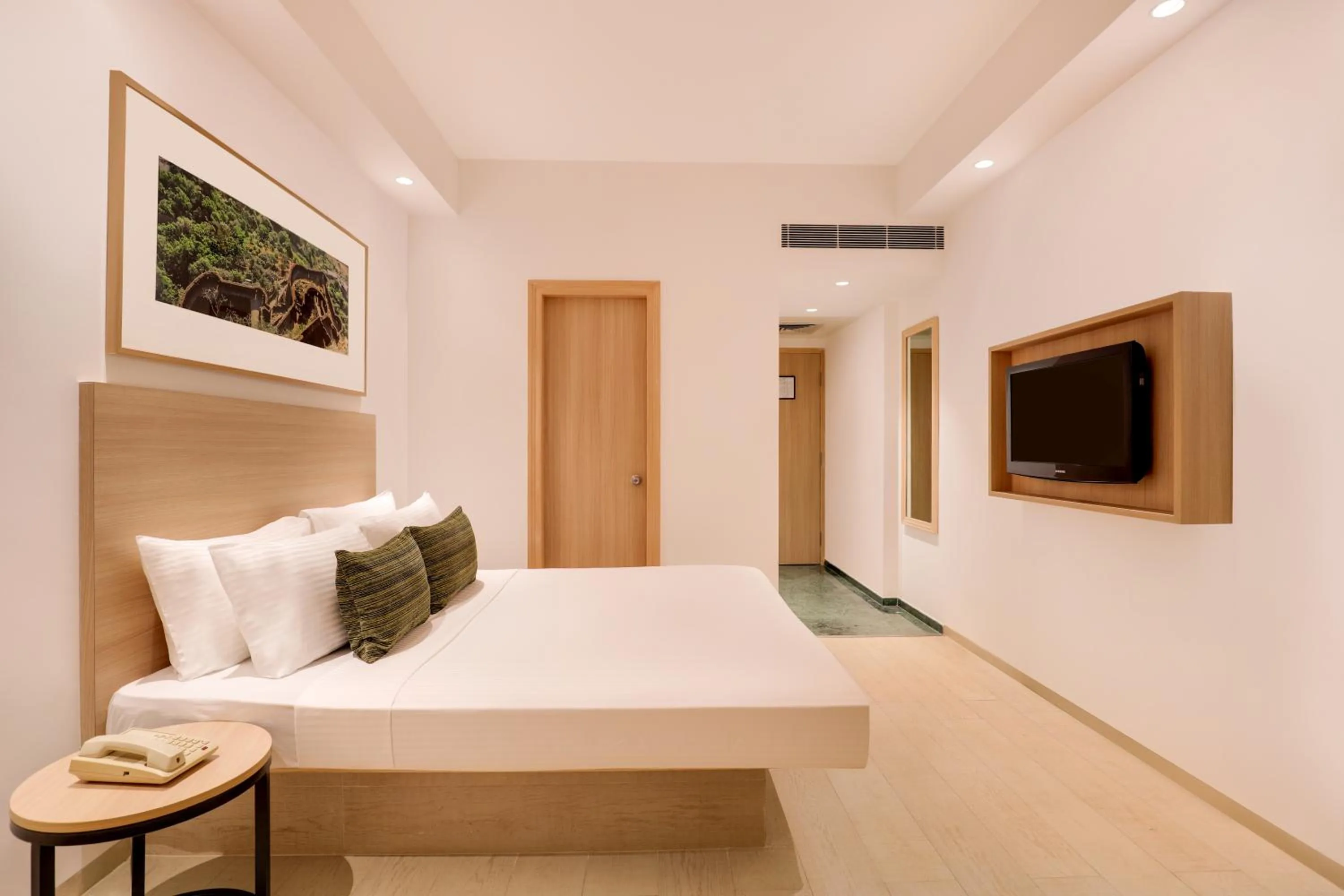 Bedroom, Bed in Lemon Tree Hotel Hinjewadi Pune