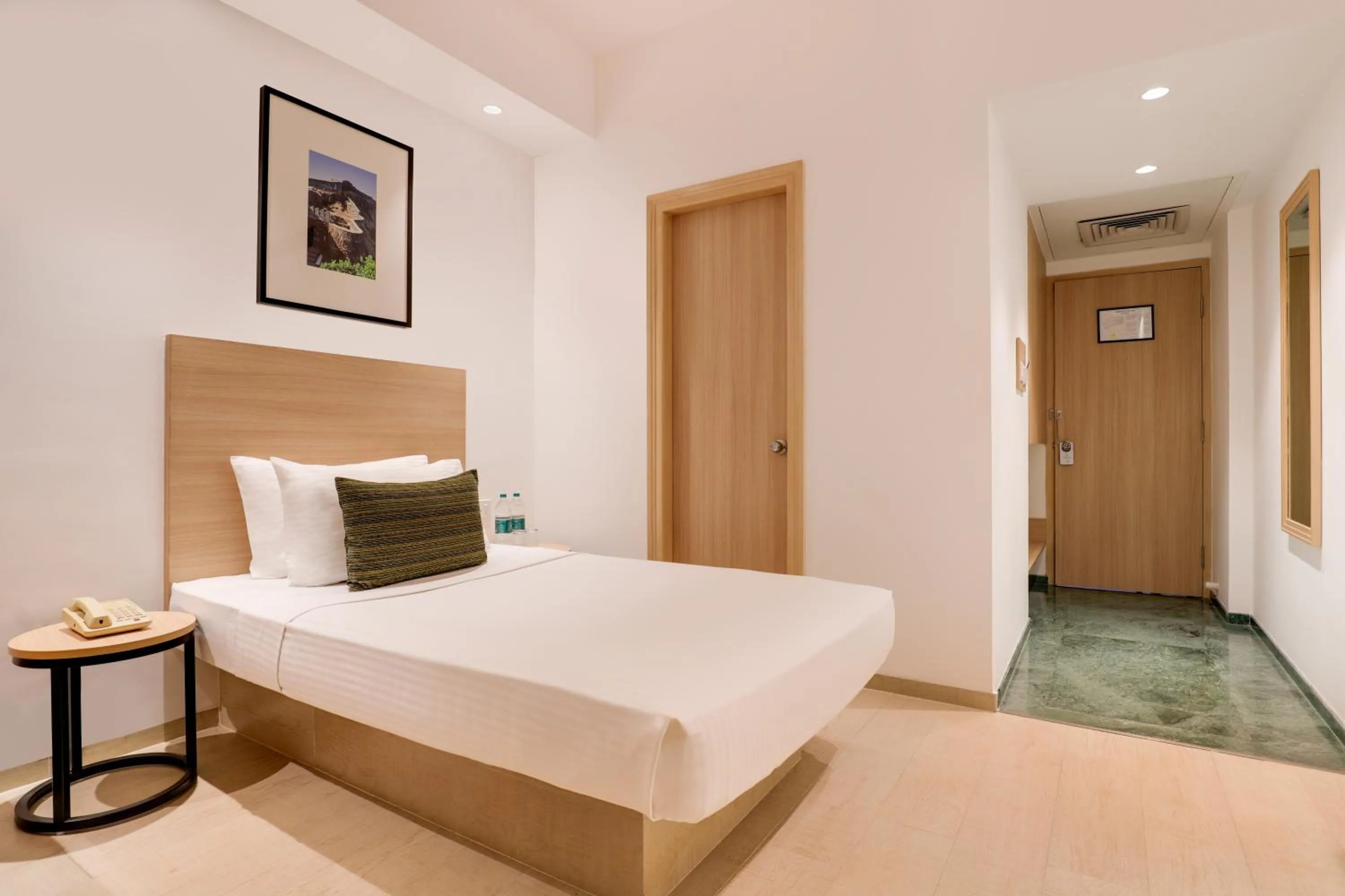 Bedroom, Bed in Lemon Tree Hotel Hinjewadi Pune