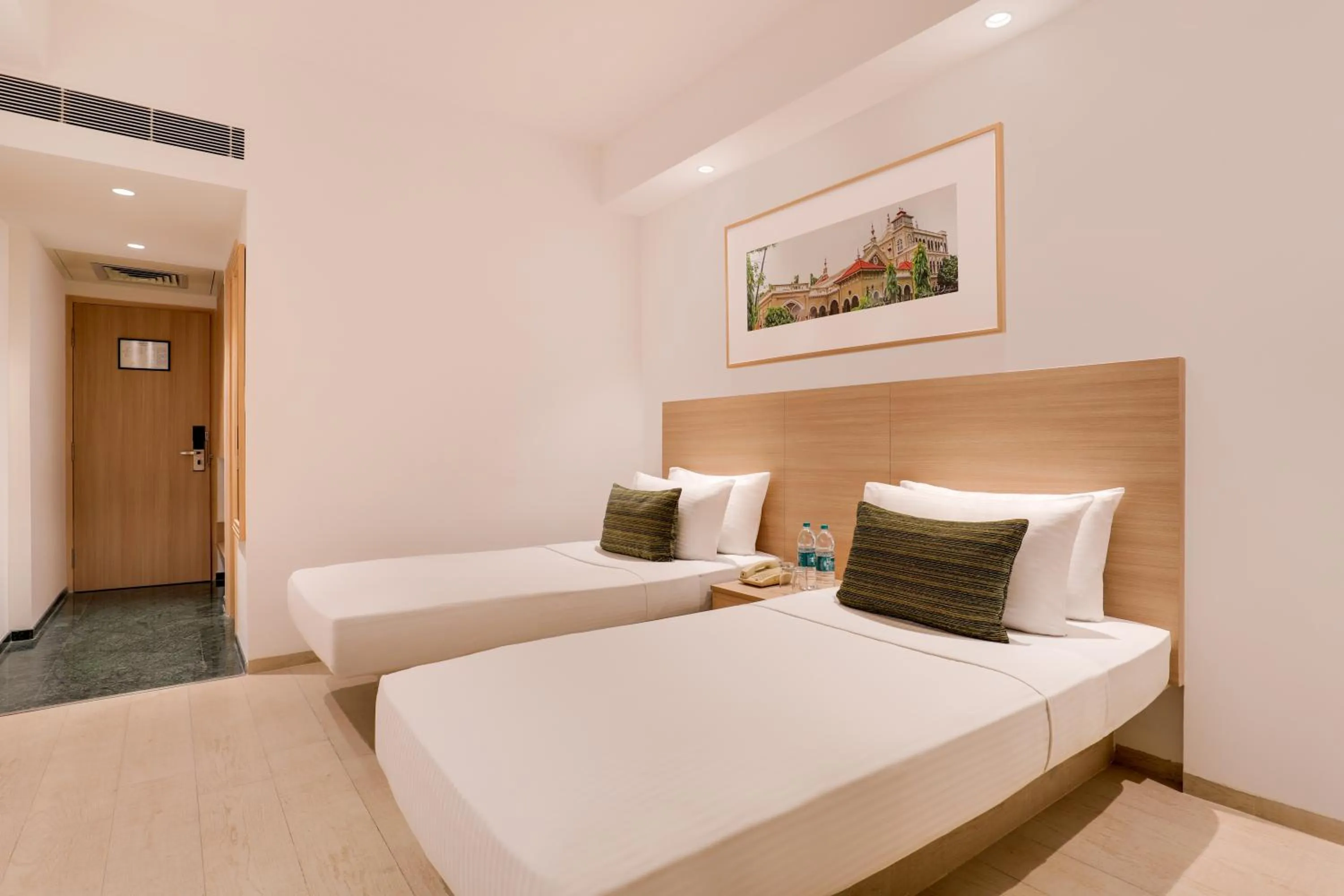 Bedroom, Bed in Lemon Tree Hotel Hinjewadi Pune