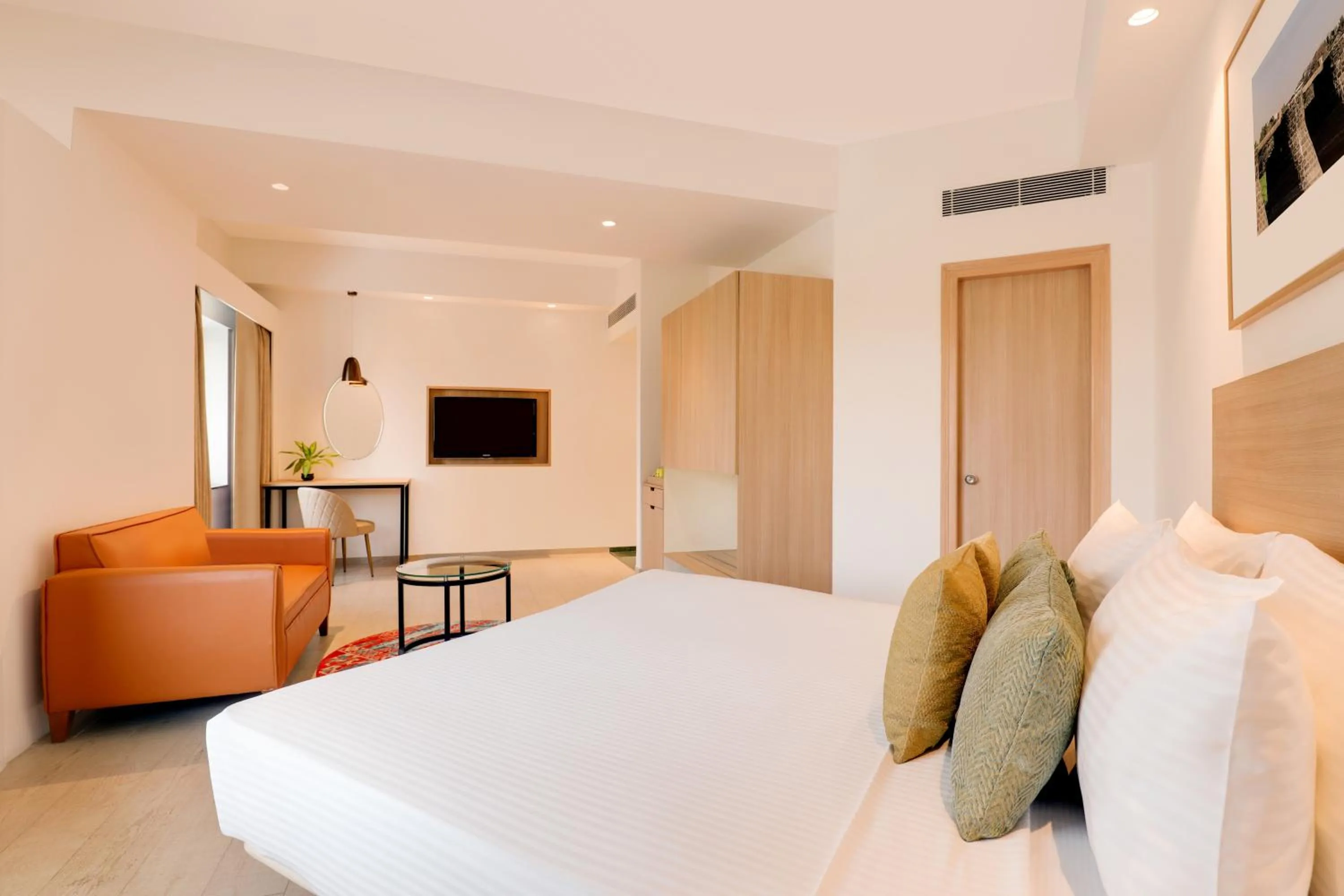 Bedroom, Bed in Lemon Tree Hotel Hinjewadi Pune