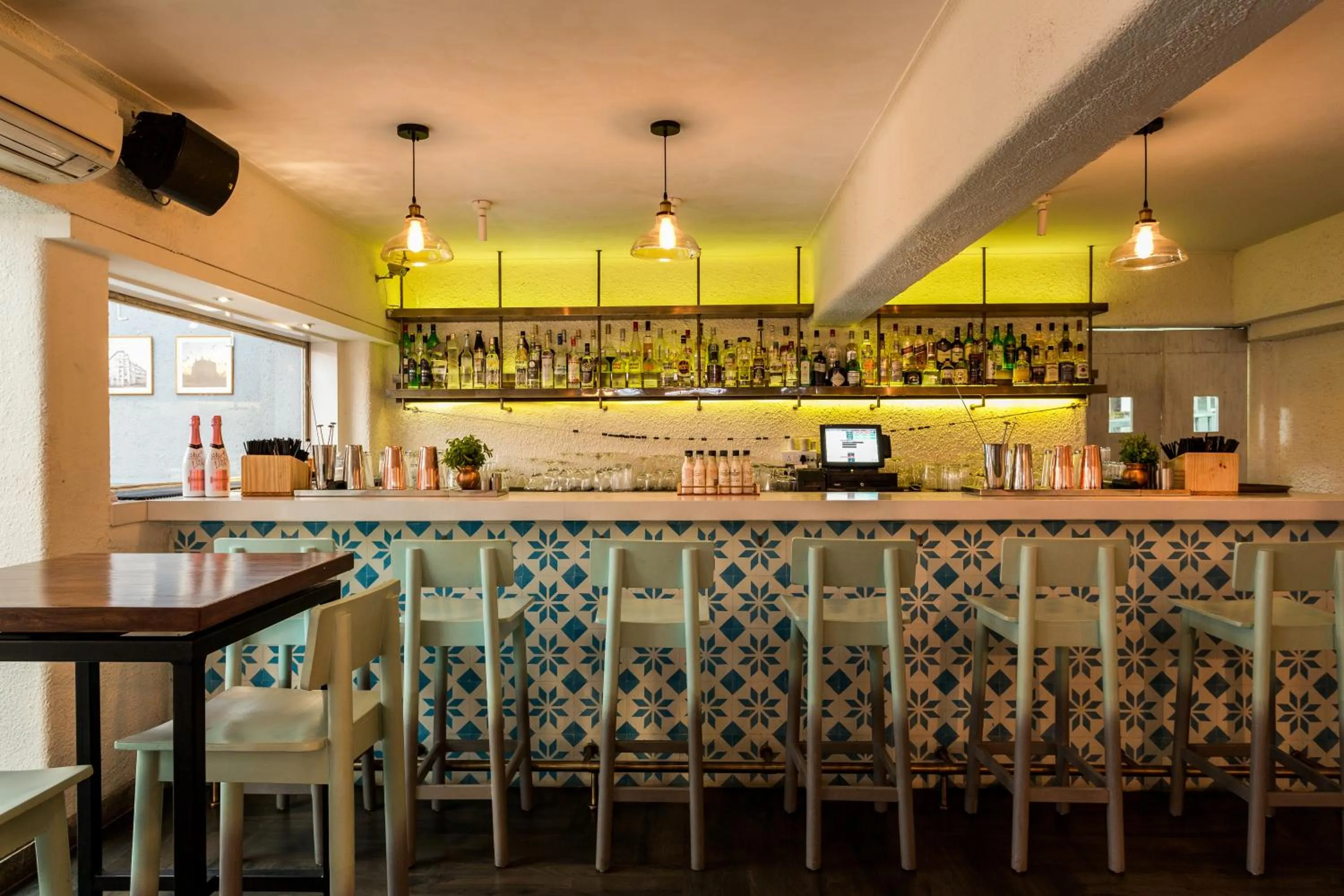 Lounge or bar in Le Sutra Hotel, Khar, Mumbai