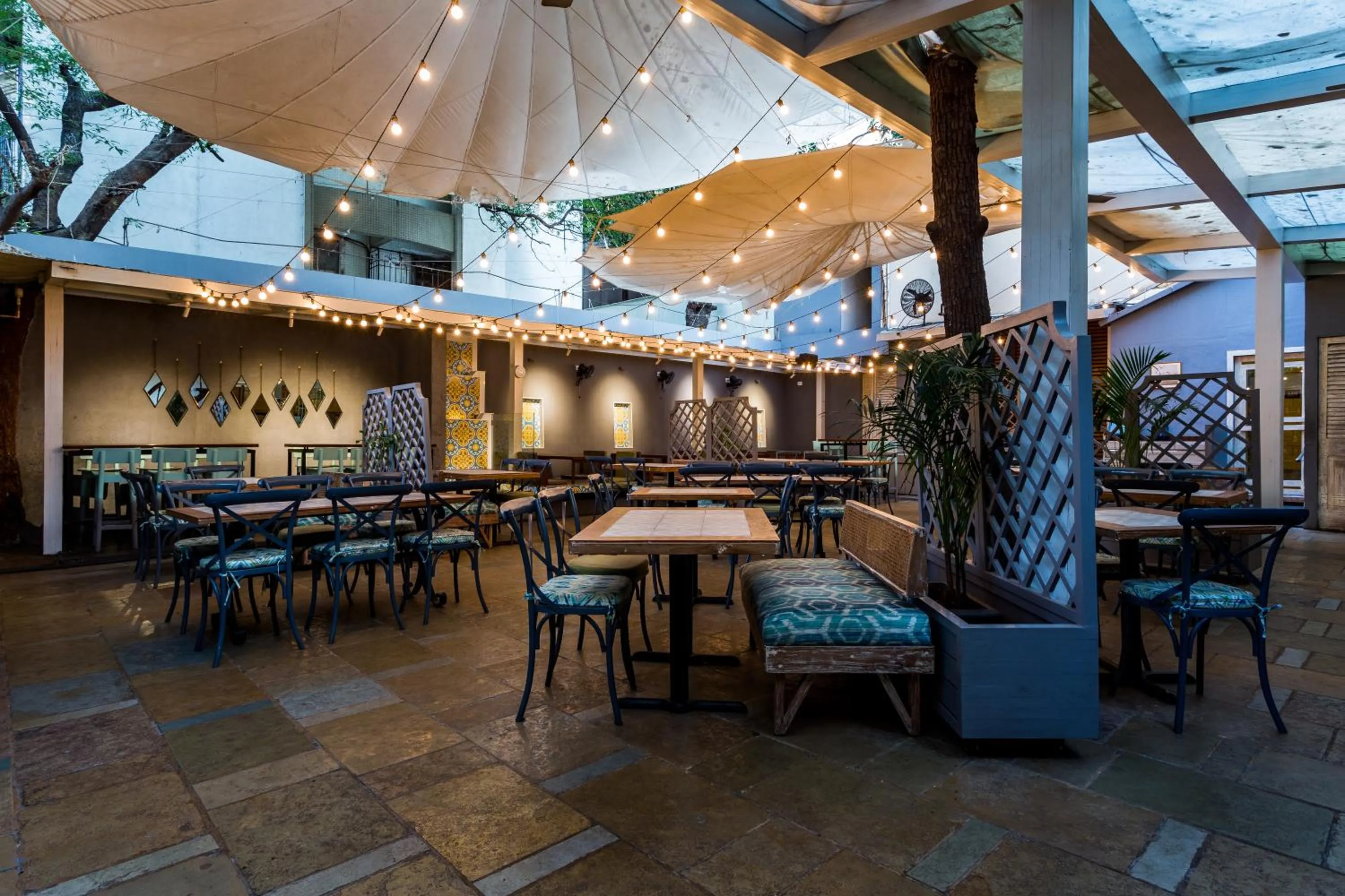 Restaurant/places to eat in Le Sutra Hotel, Khar, Mumbai