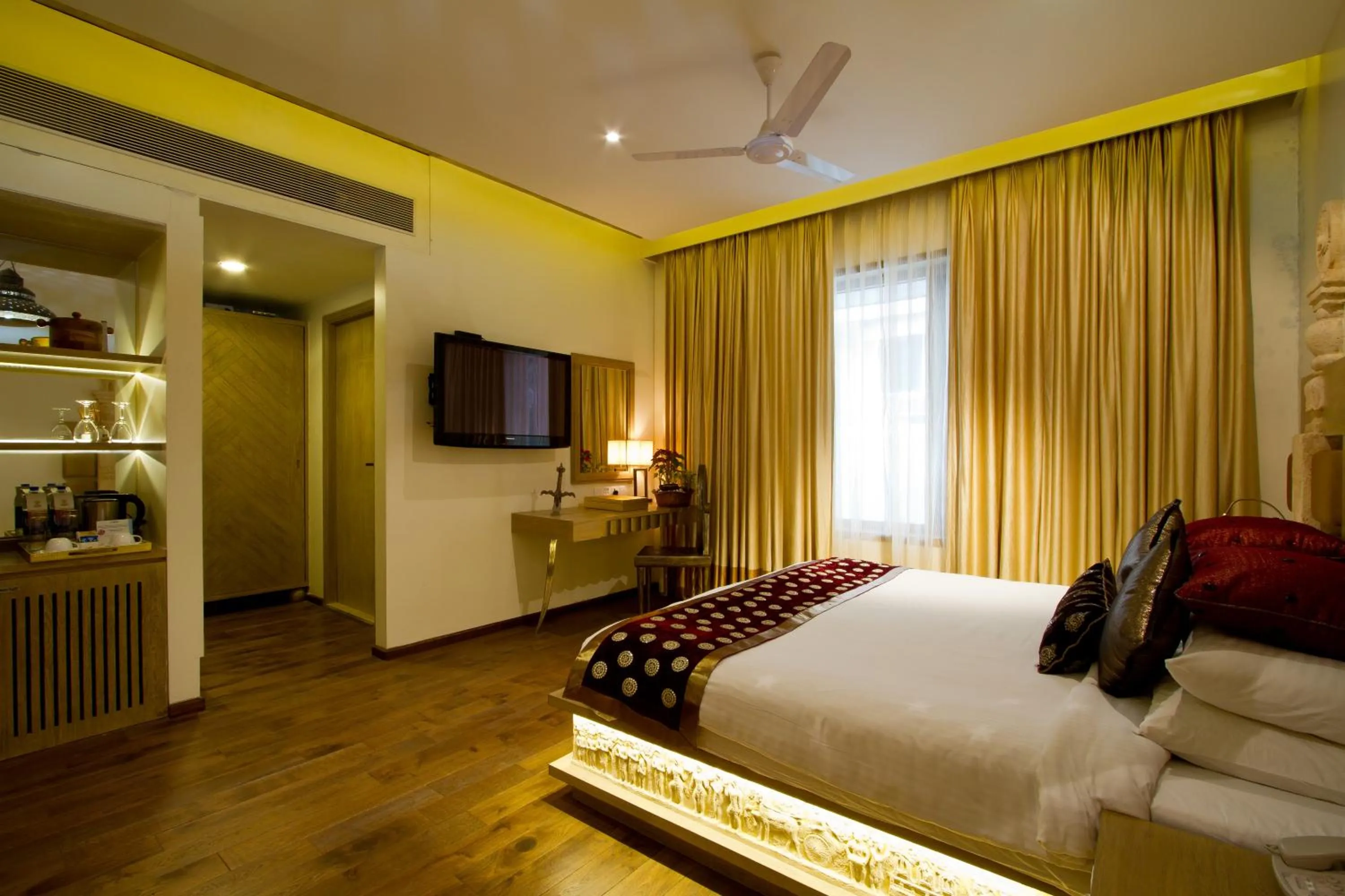Photo of the whole room, Bed in Le Sutra Hotel, Khar, Mumbai
