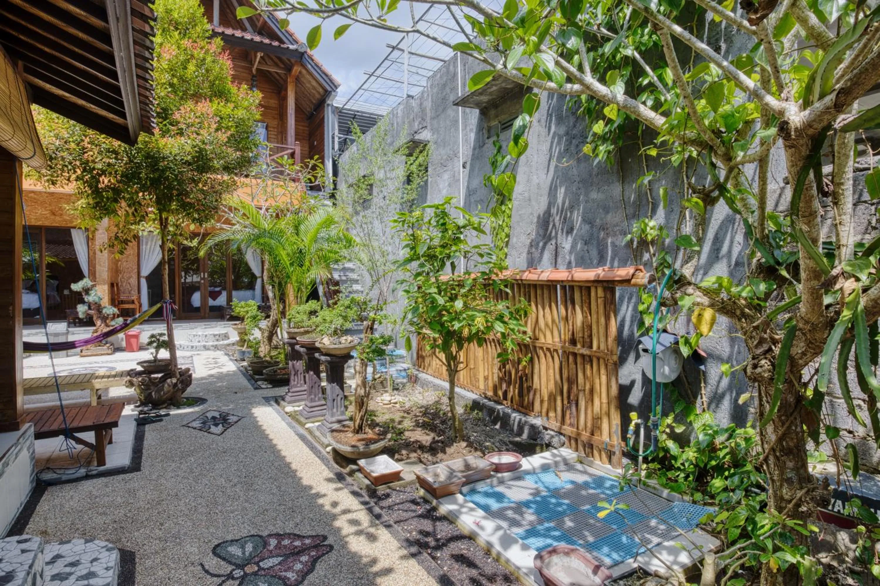 Garden in Linas Villas