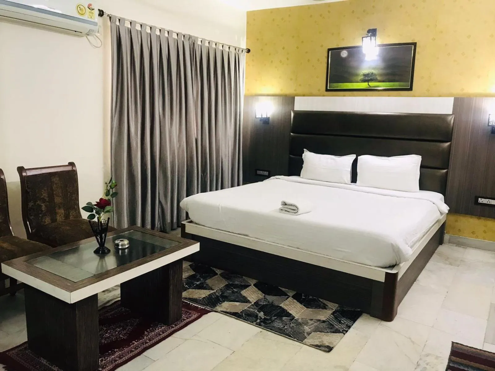 Bed in Pallavi International