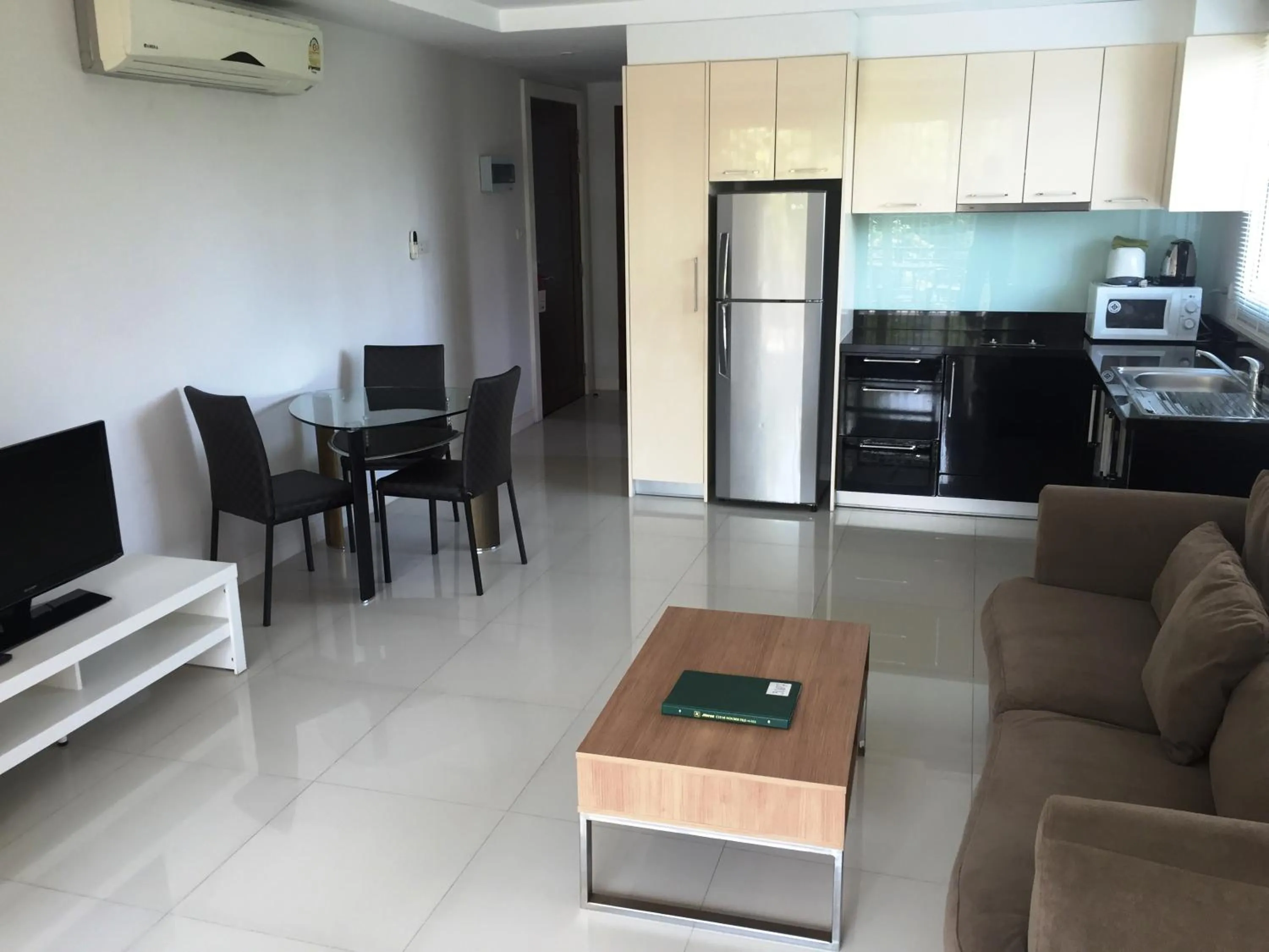 Kitchen or kitchenette in Jomtien Beach Penthouses