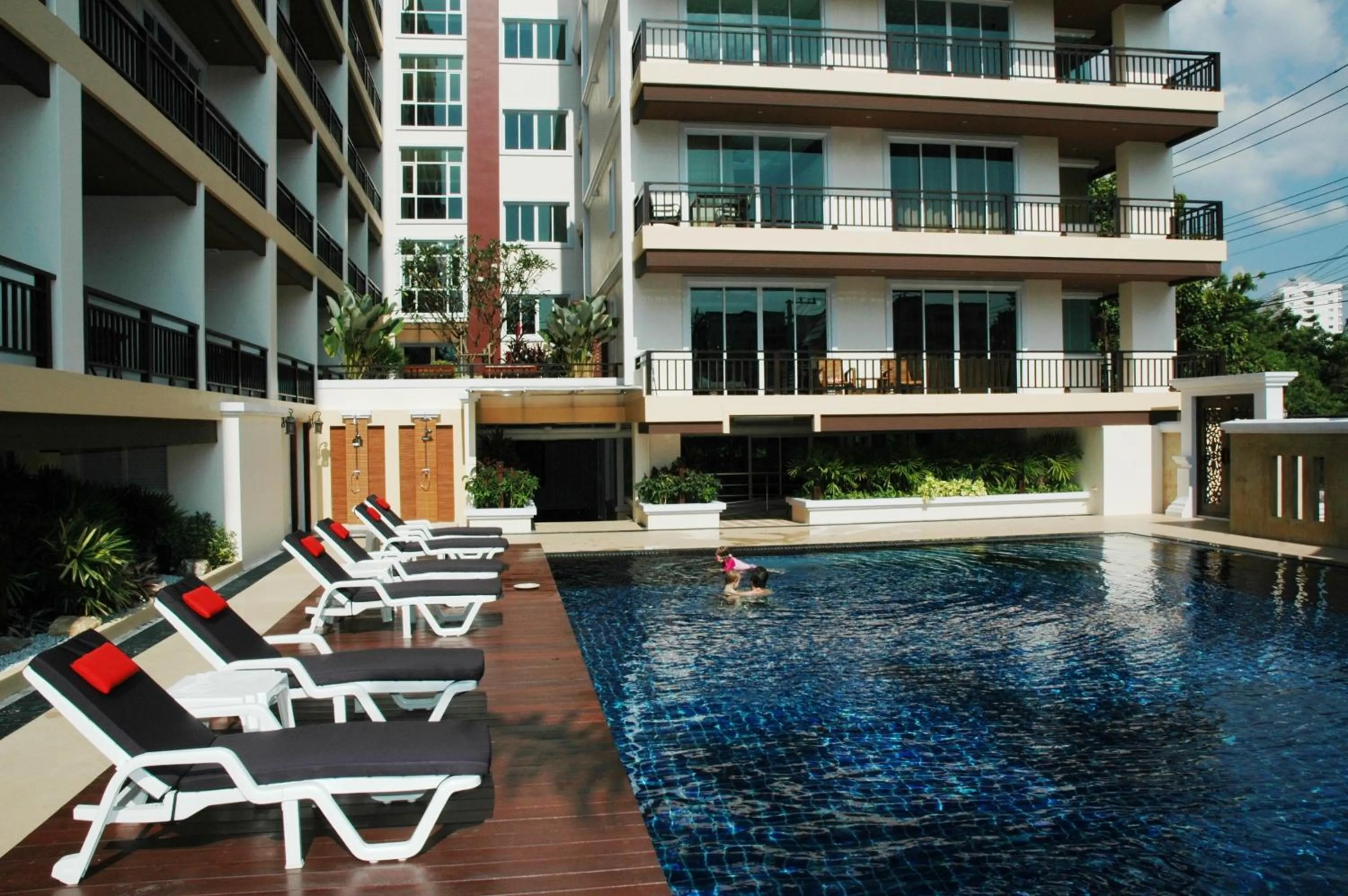 Swimming pool in Jomtien Beach Penthouses