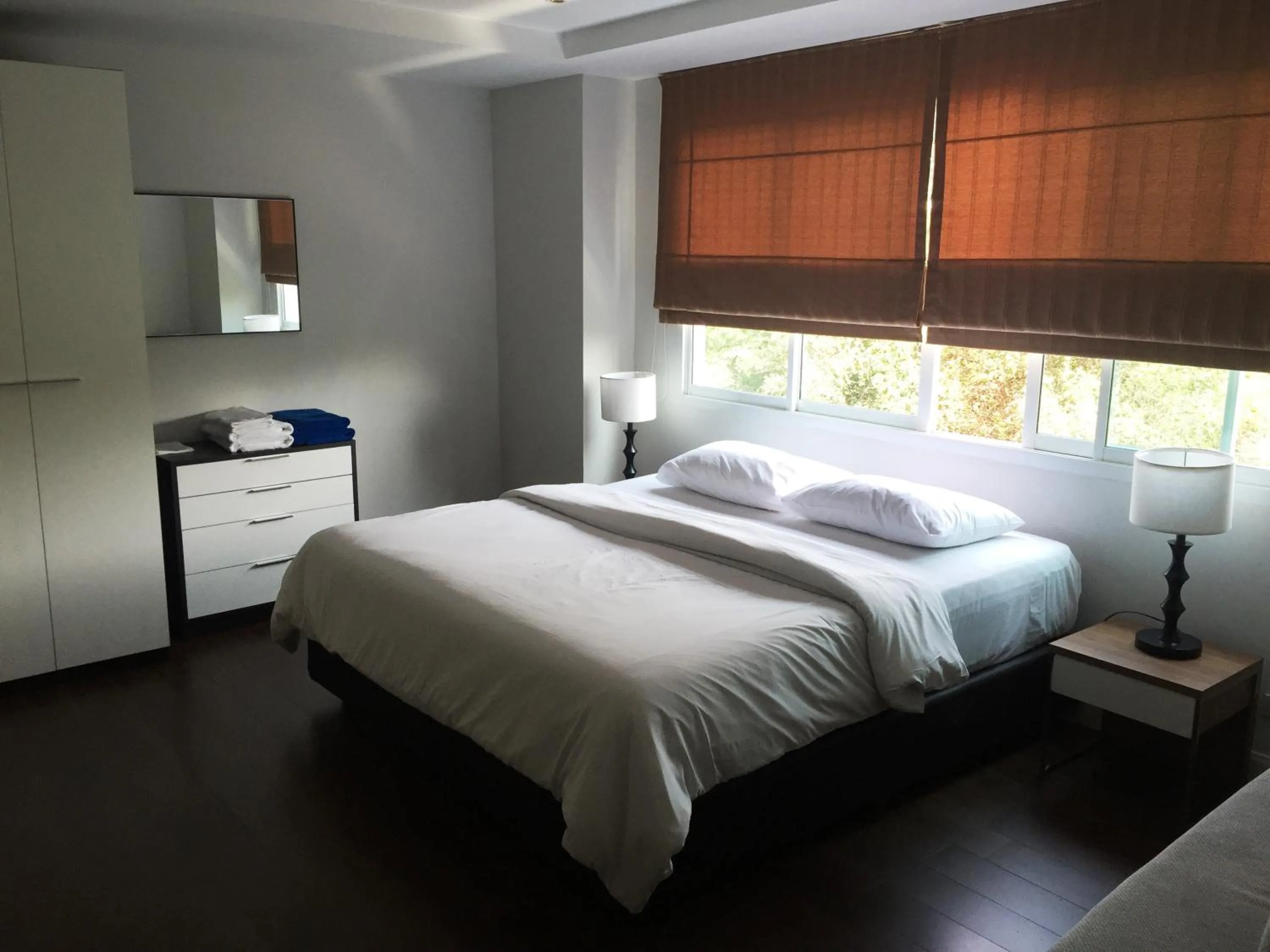 Bedroom, Bed in Jomtien Beach Penthouses