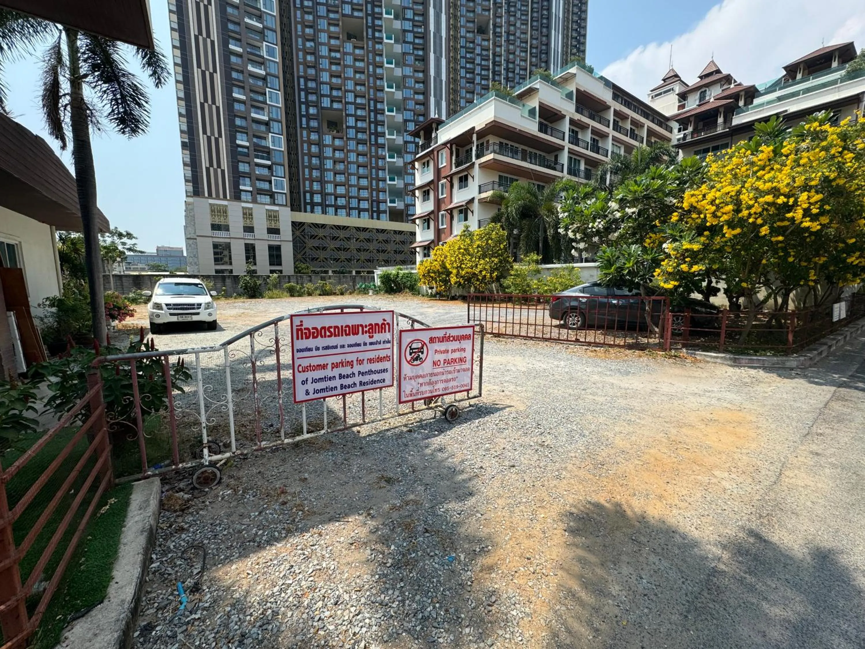 Parking in Jomtien Beach Penthouses