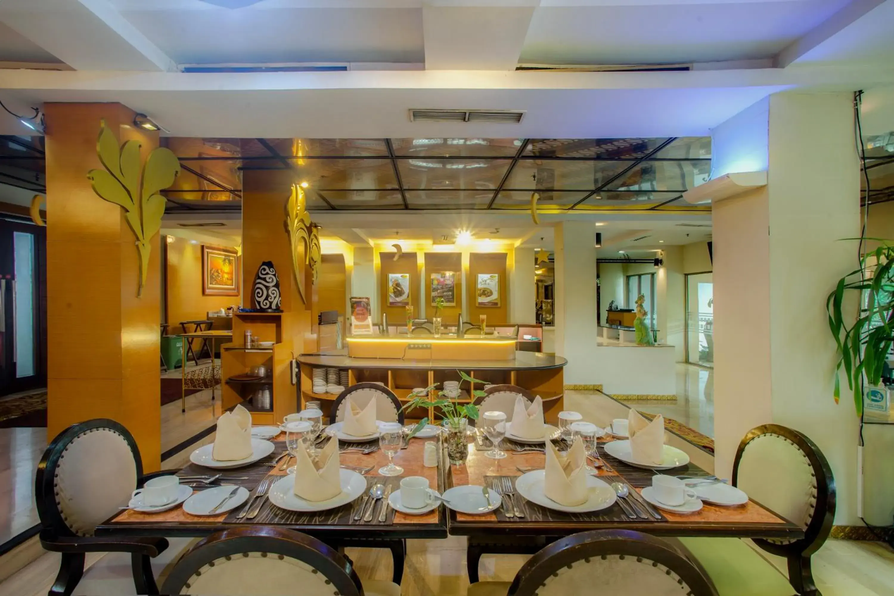 Restaurant/places to eat in Ros-In Hotel Restaurant/places to eat in Ros-In Hotel