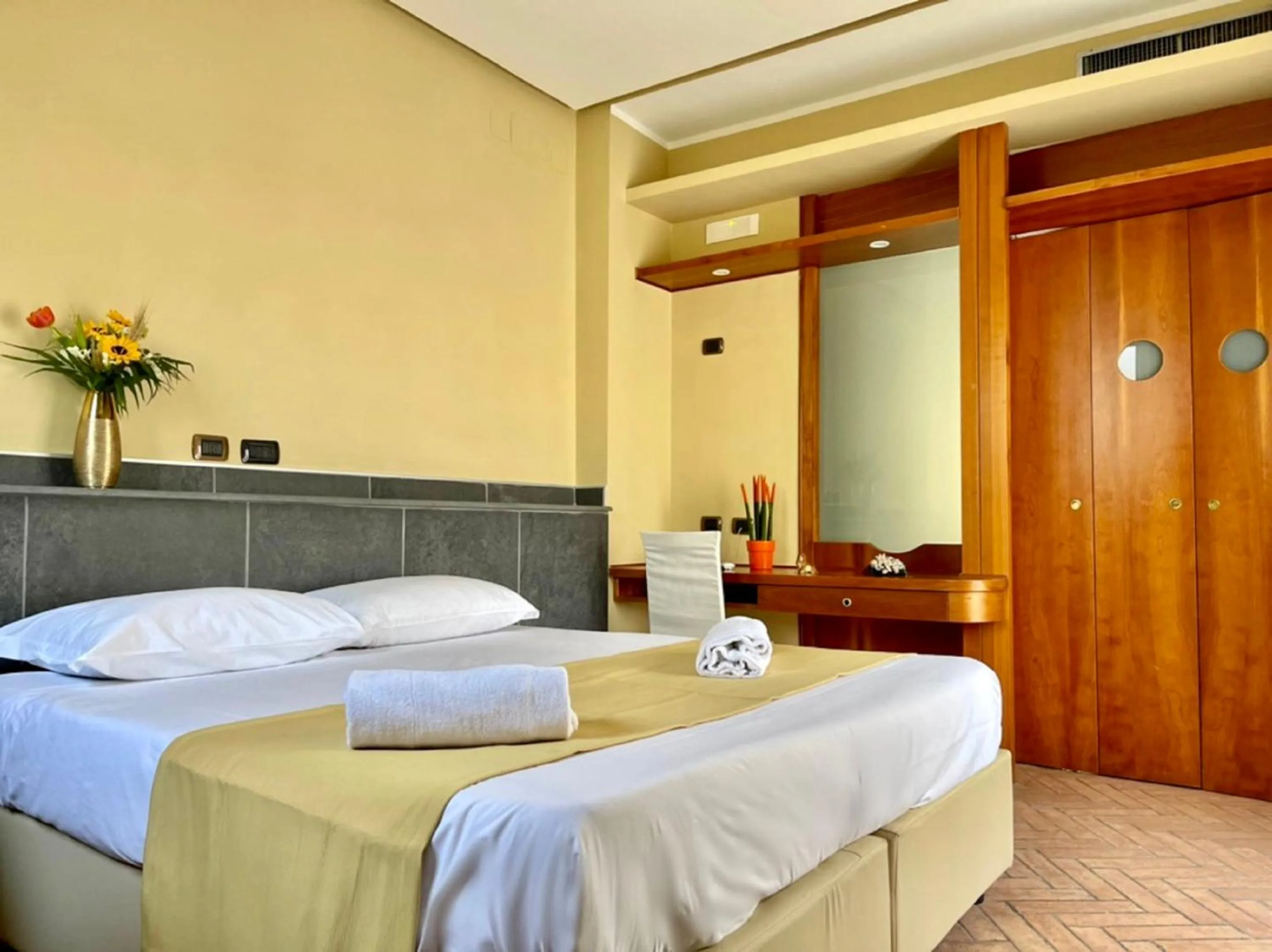 Photo of the whole room, Bed in Hotel Suite Ares