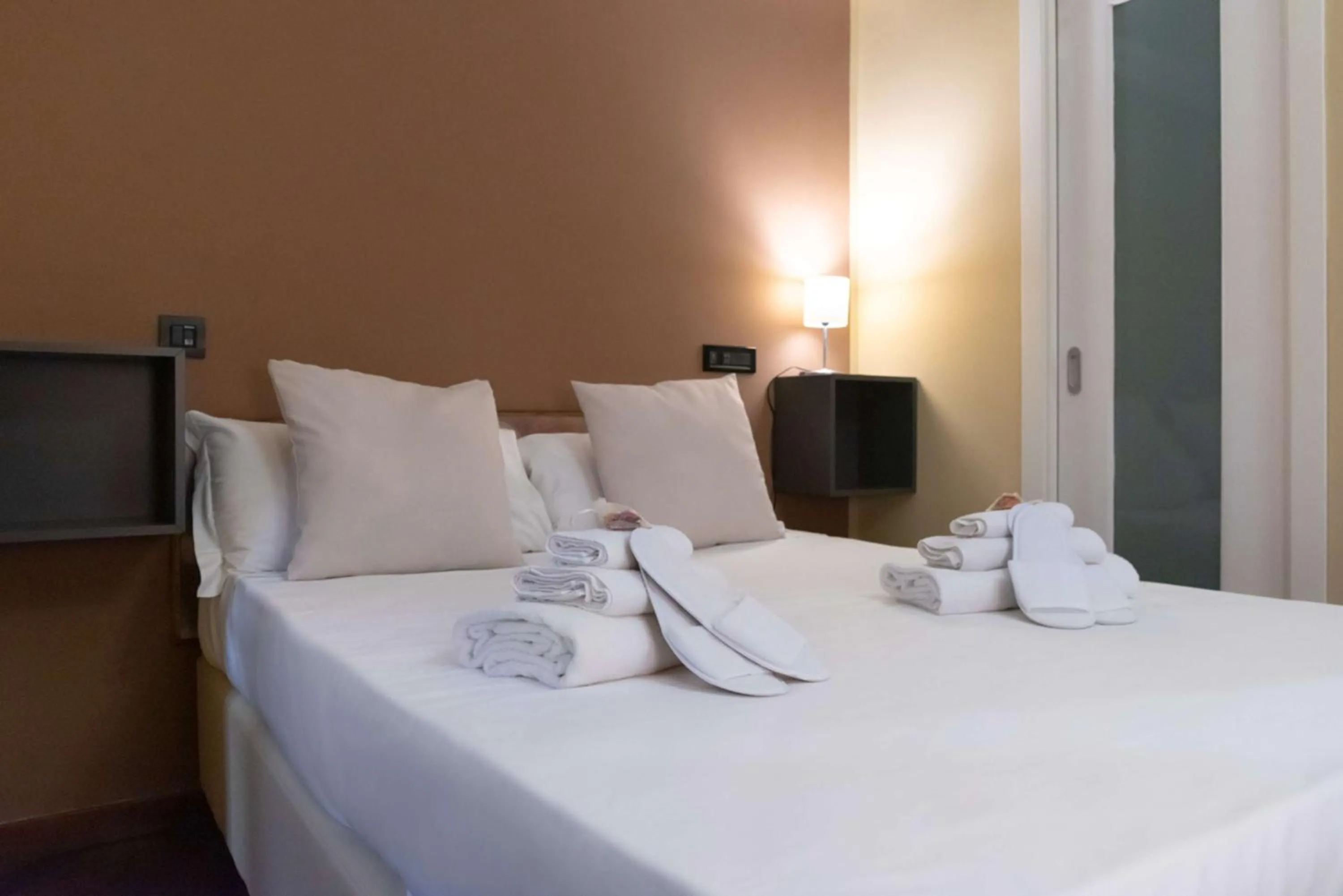 Bedroom, Bed in Hotel Suite Ares