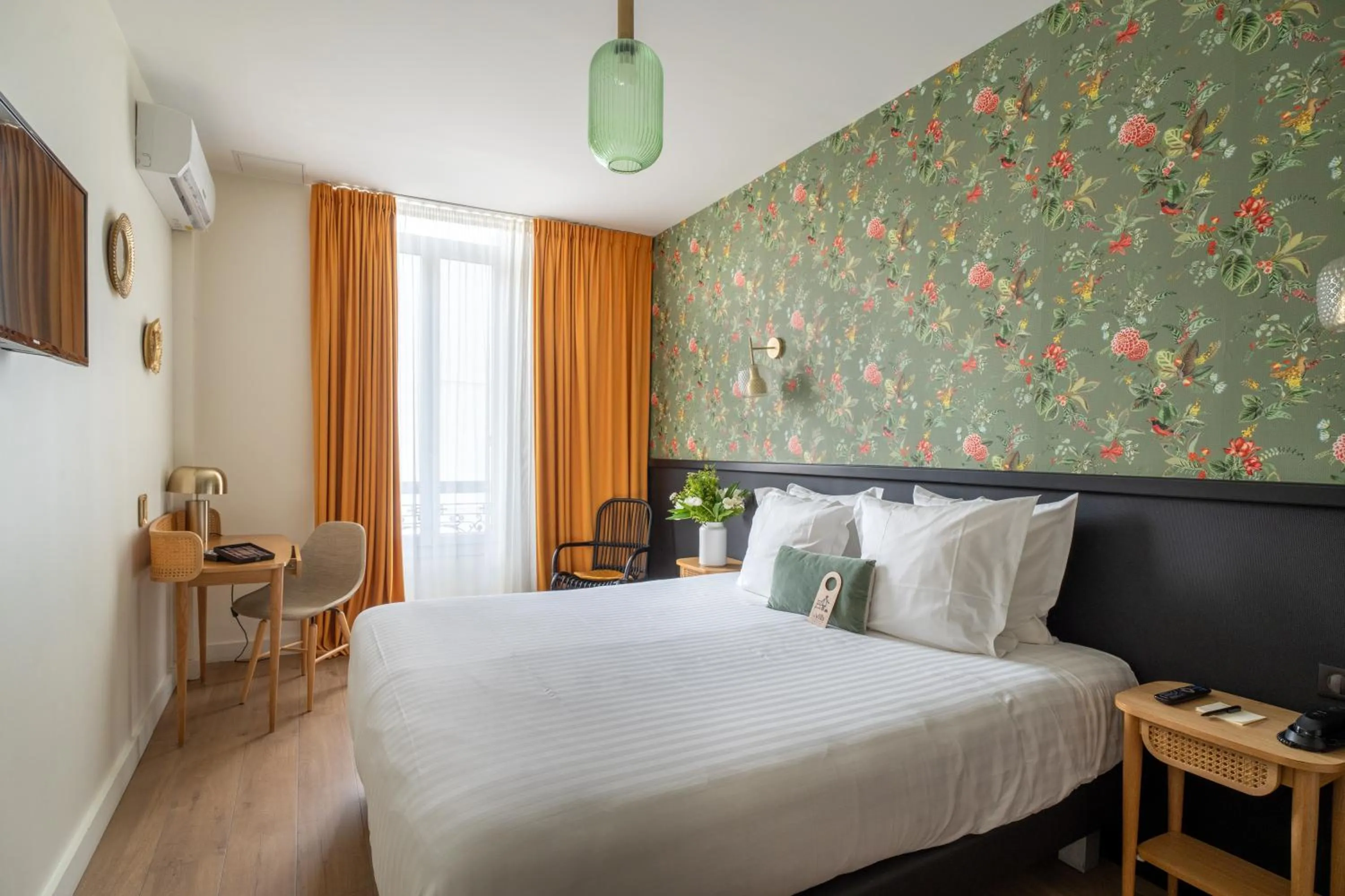 Photo of the whole room, Bed in Hotel La Villa Nice Promenade