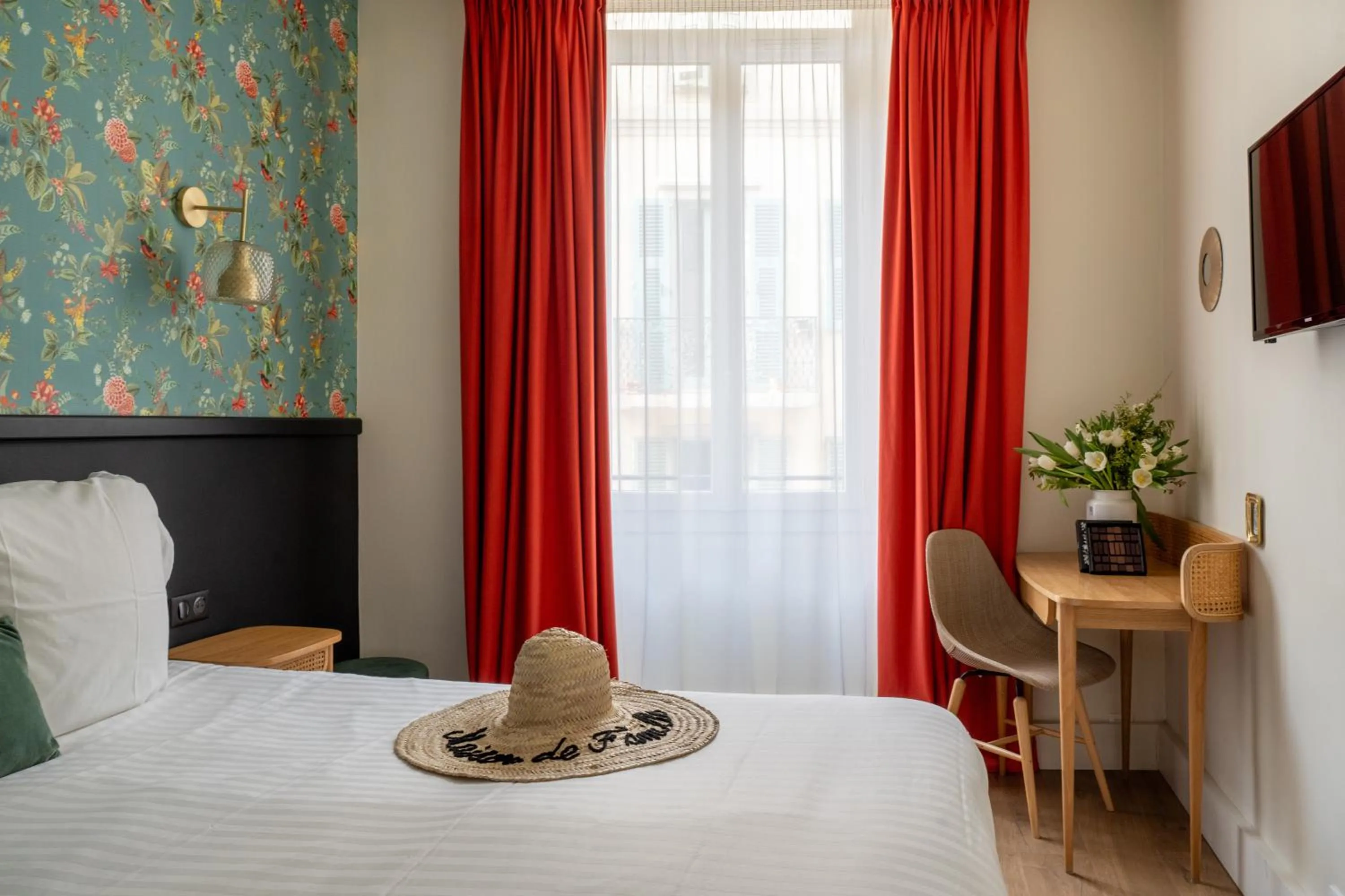 Bed in Hotel La Villa Nice Promenade