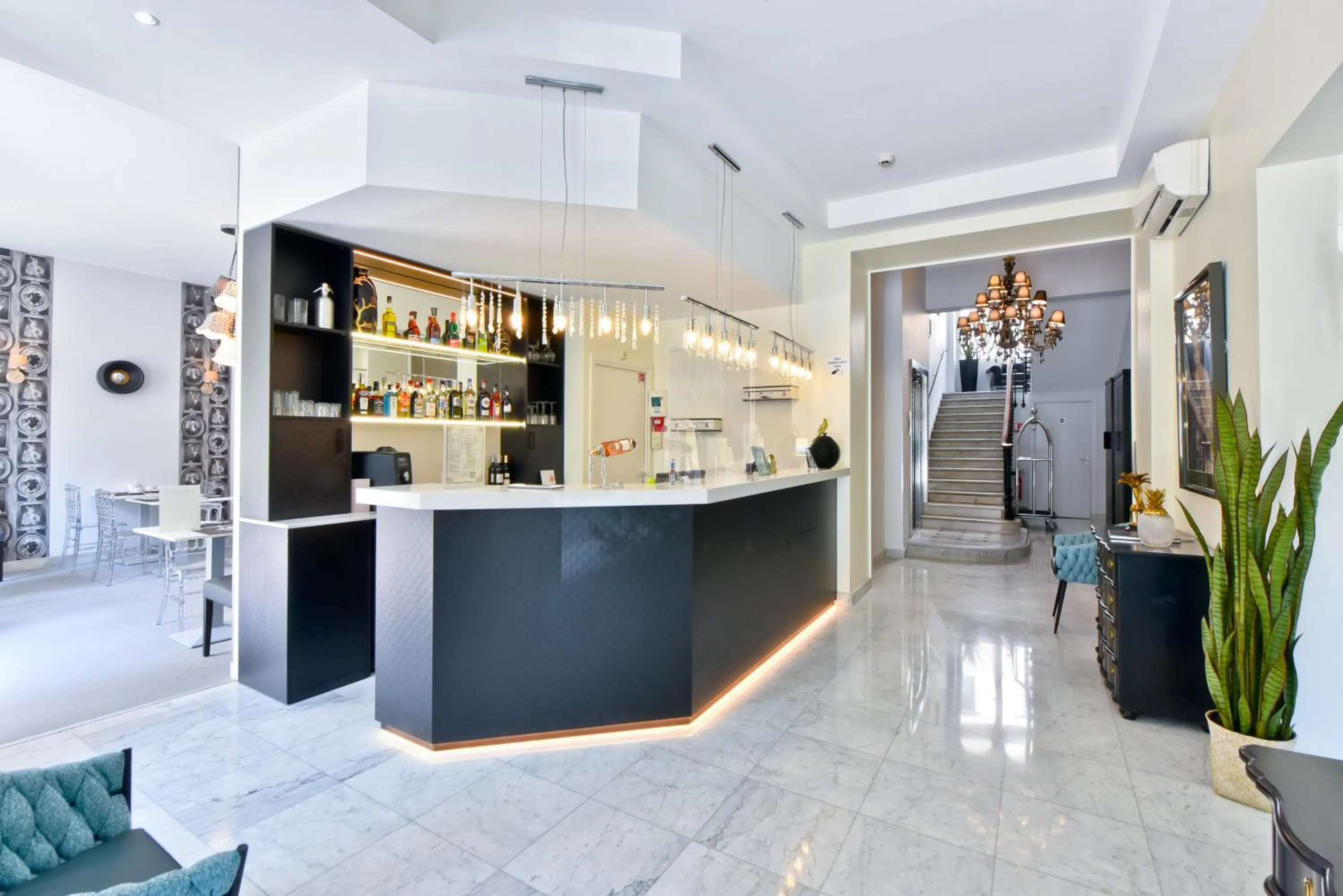 Lobby or reception in Hotel La Villa Nice Promenade