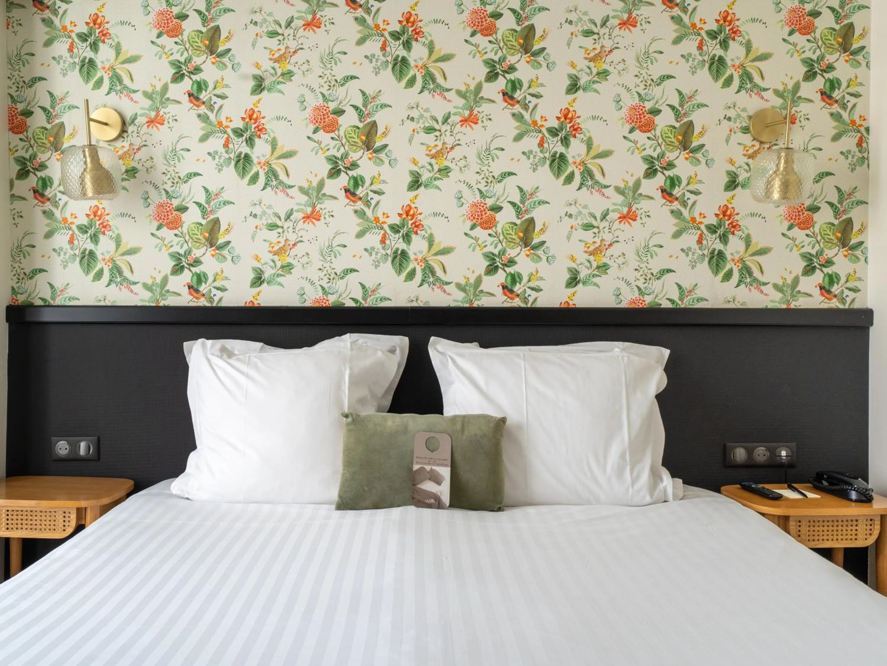 Bed in Hotel La Villa Nice Promenade