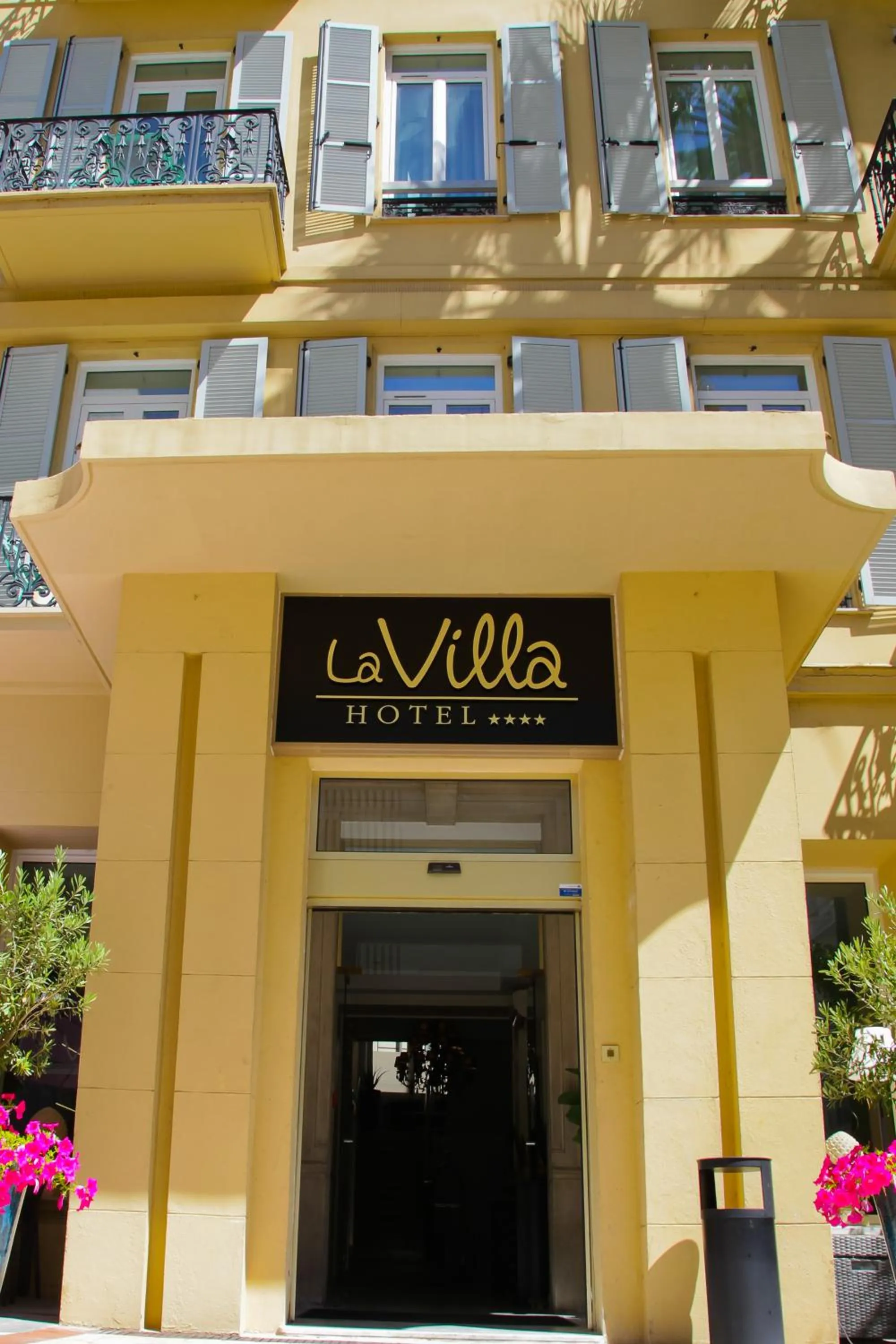 Property building in Hotel La Villa Nice Promenade
