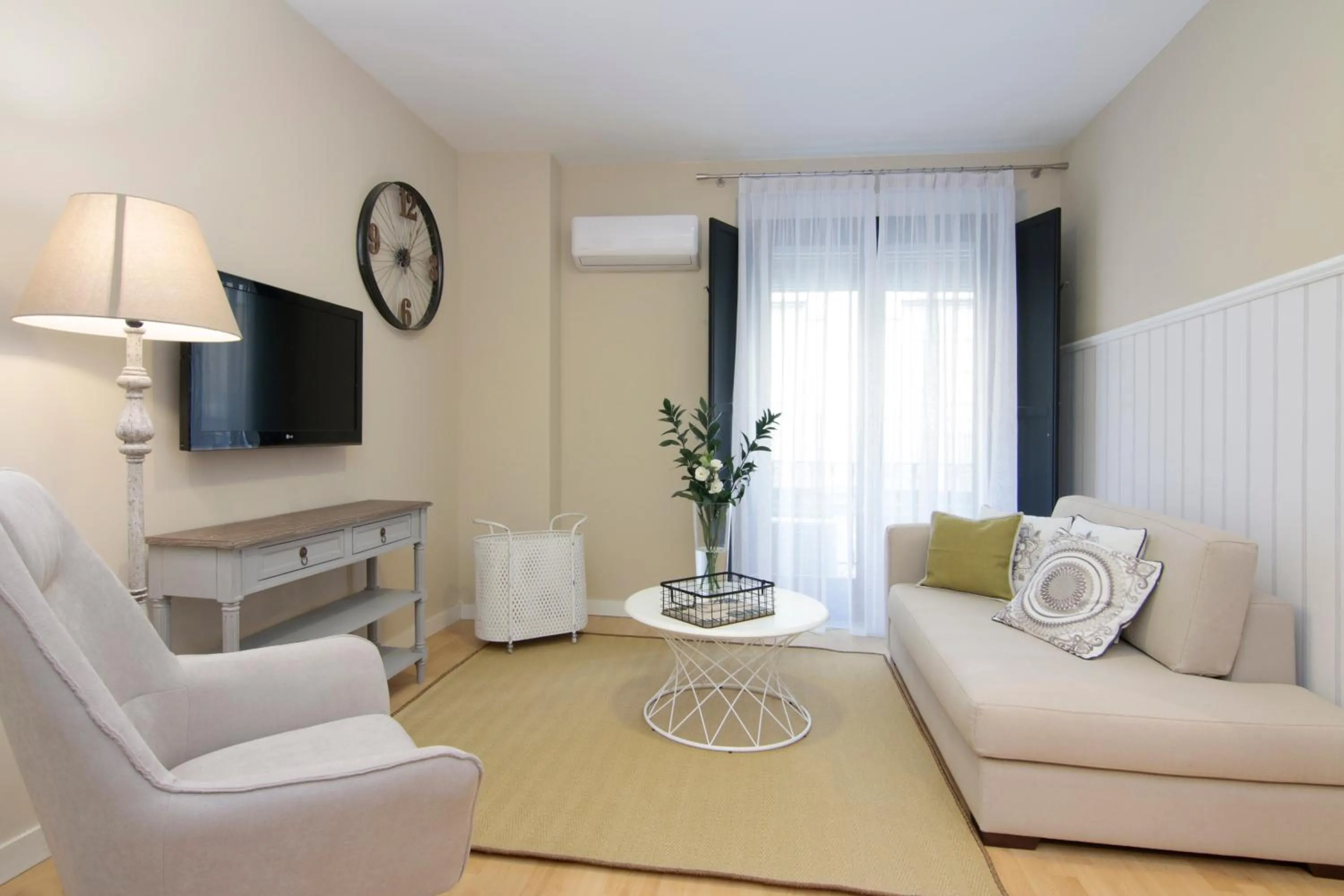 Communal lounge/ TV room in Catedral Apartment