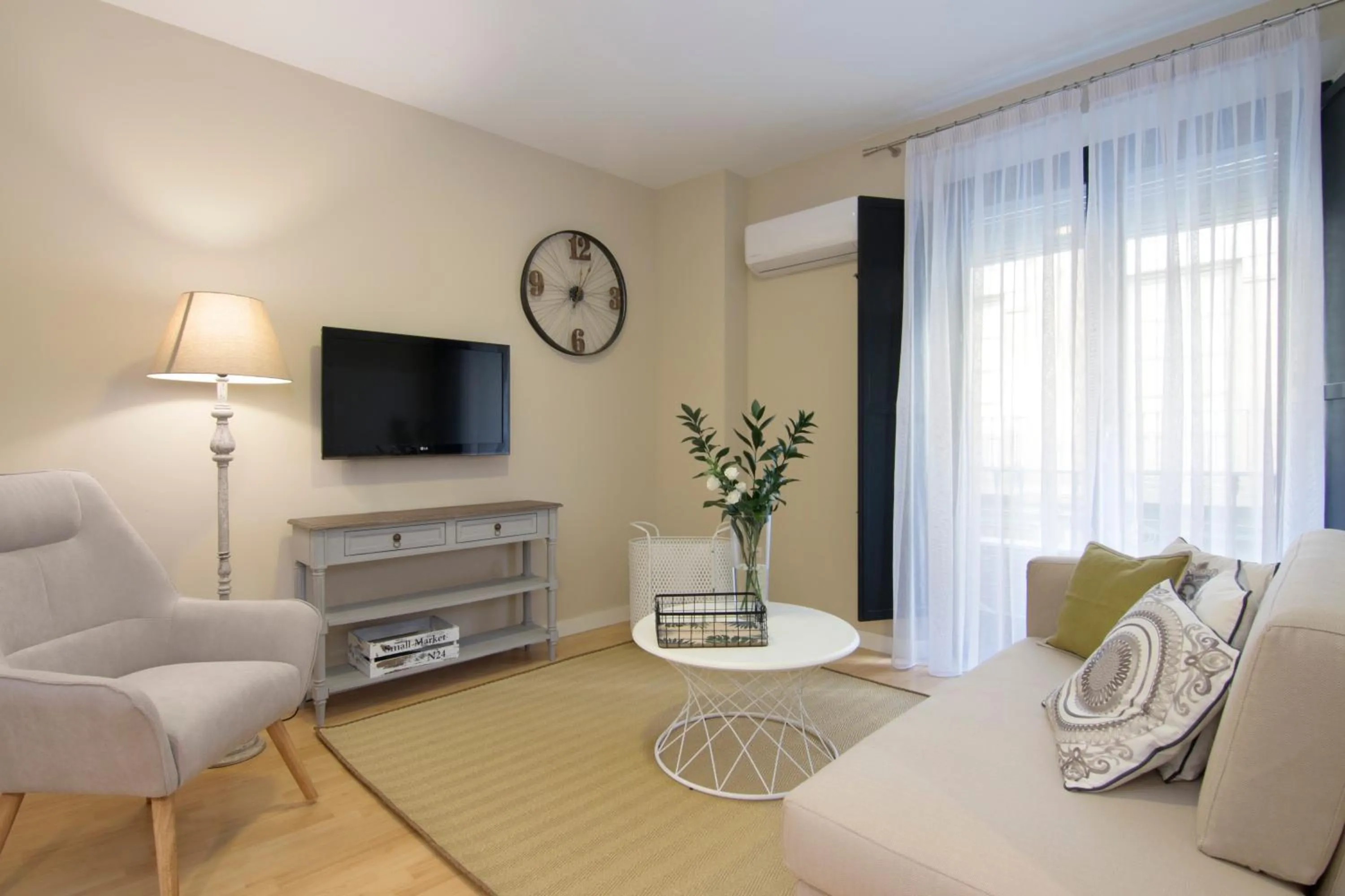 Communal lounge/ TV room in Catedral Apartment